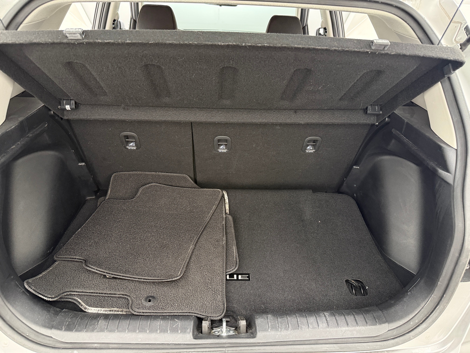 Thumbnail: 2023 Hyundai Venue - 7