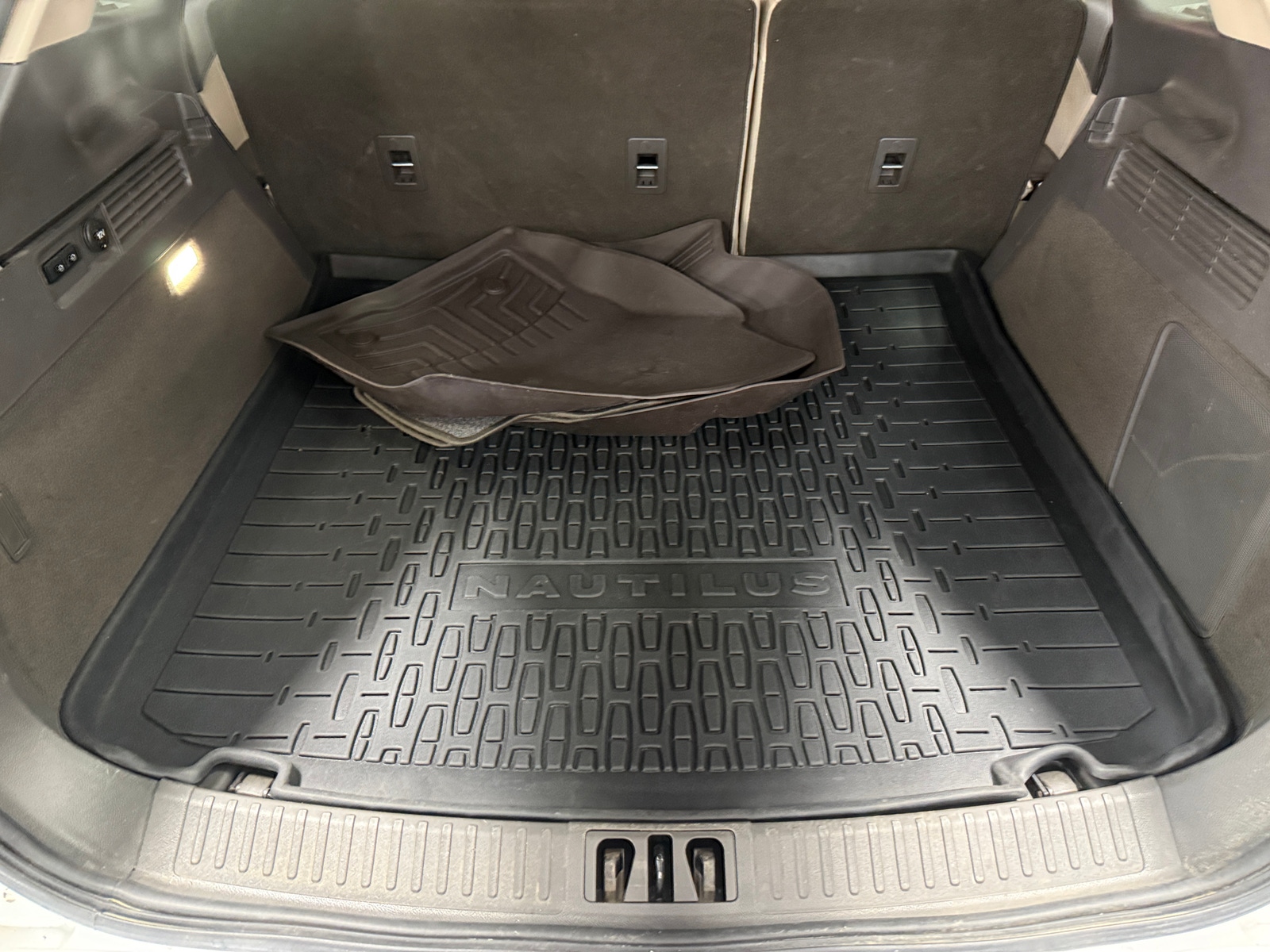 Thumbnail: 2019 Lincoln Nautilus - 6