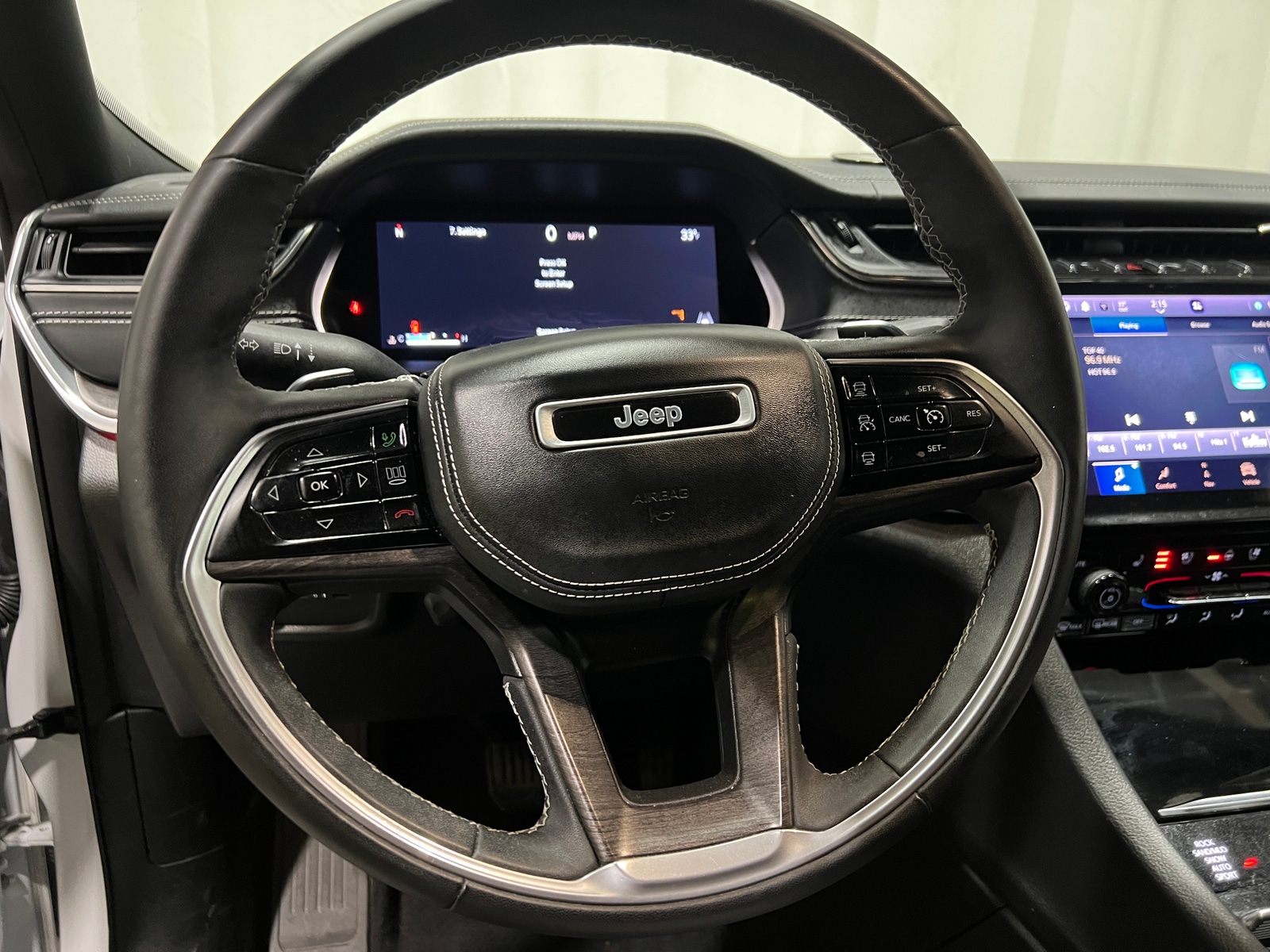 Thumbnail: 2023 Jeep Grand Cherokee L - 4