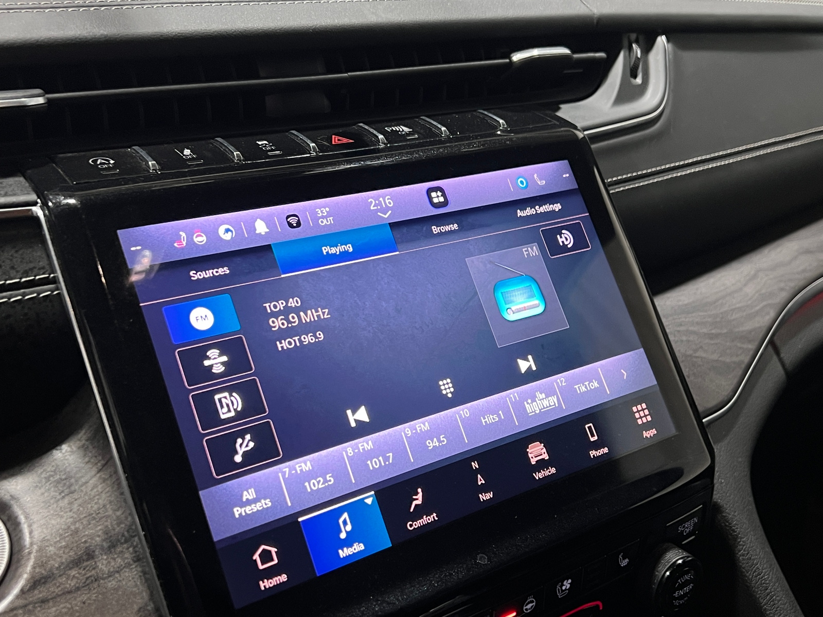 Thumbnail: 2023 Jeep Grand Cherokee L - 3