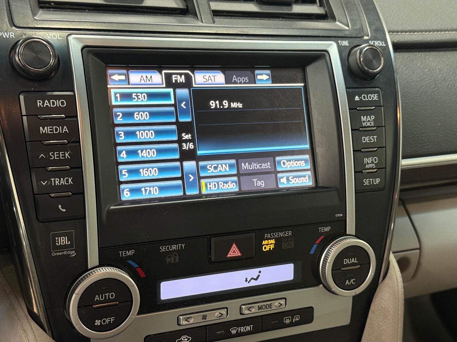 Thumbnail: 2012 Toyota Camry - 3