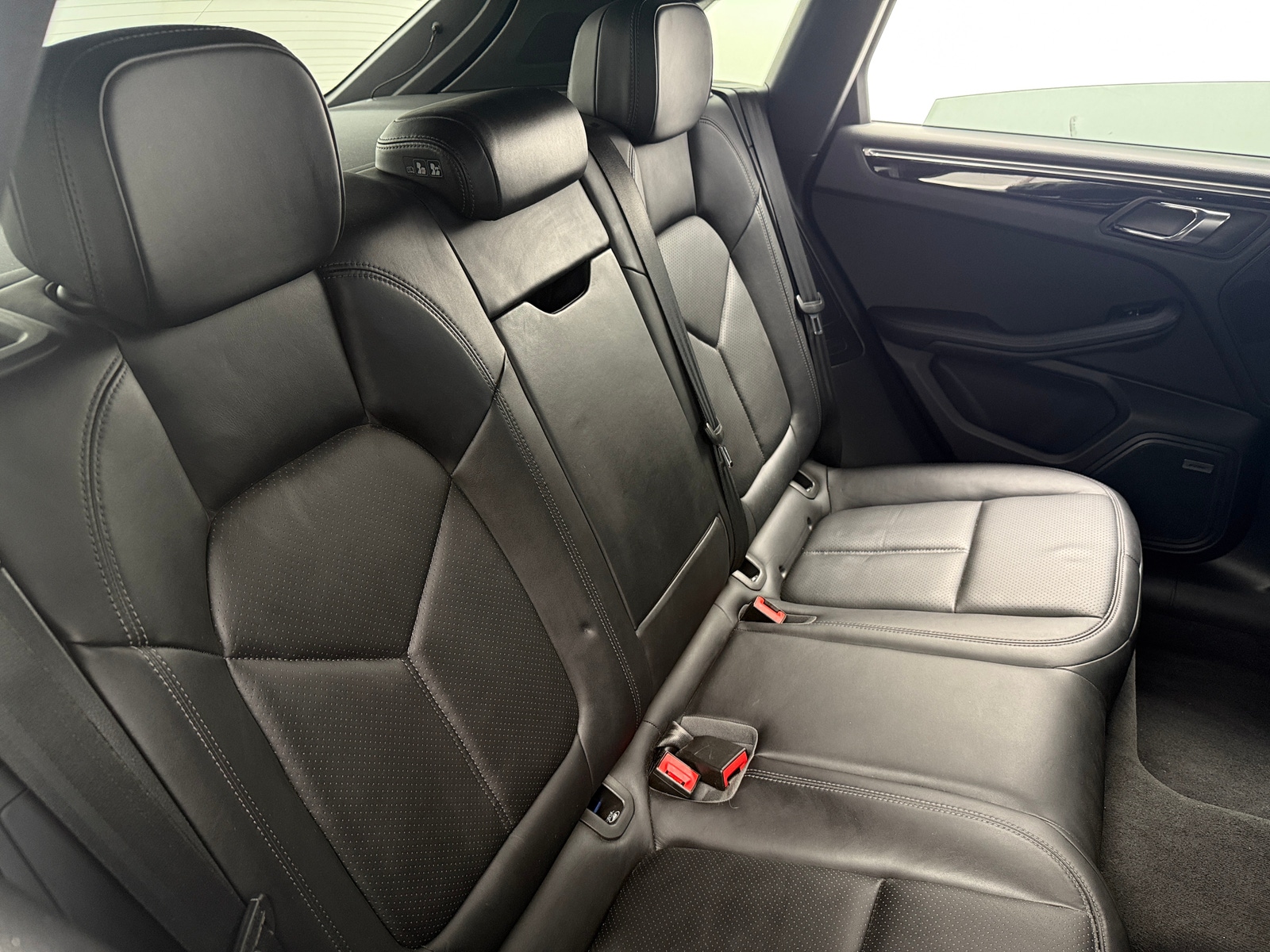 Thumbnail: 2017 Porsche Macan - 2