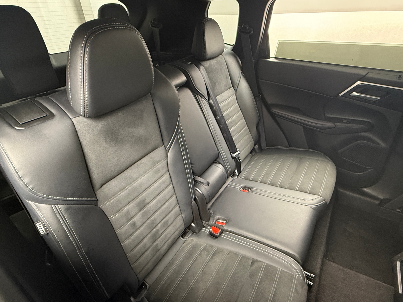 Thumbnail: 2024 Mitsubishi Outlander - 5