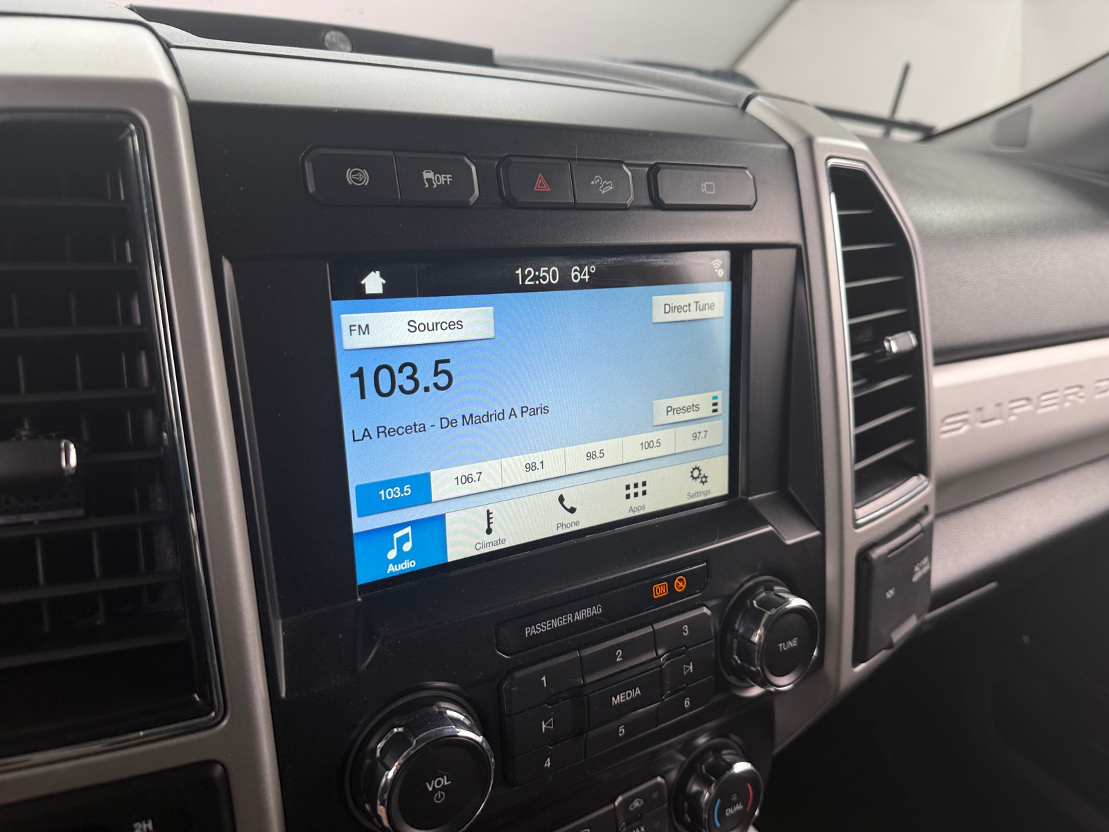 Thumbnail: 2019 Ford Econoline - 3