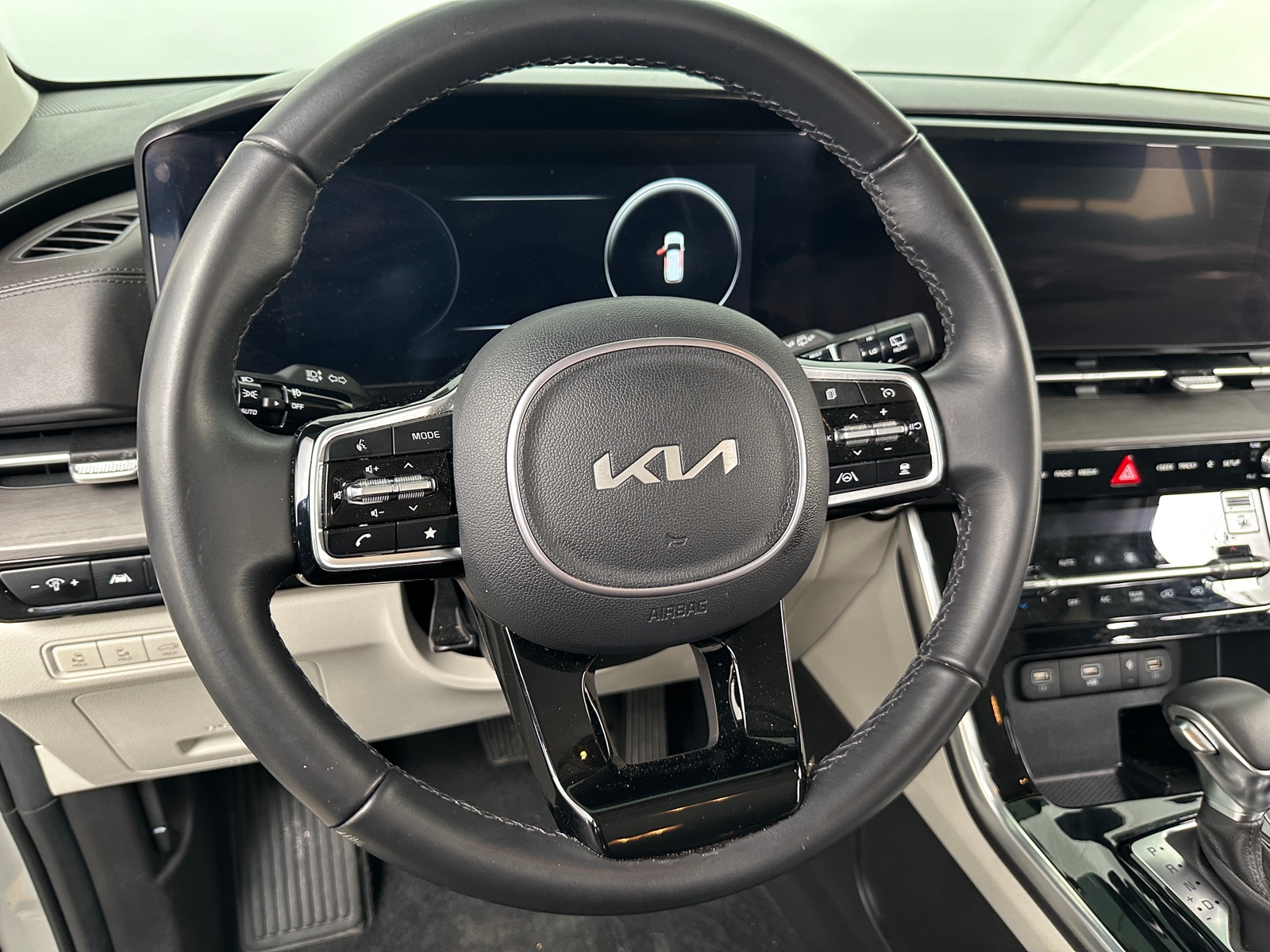 Thumbnail: 2023 Kia Carnival - 4