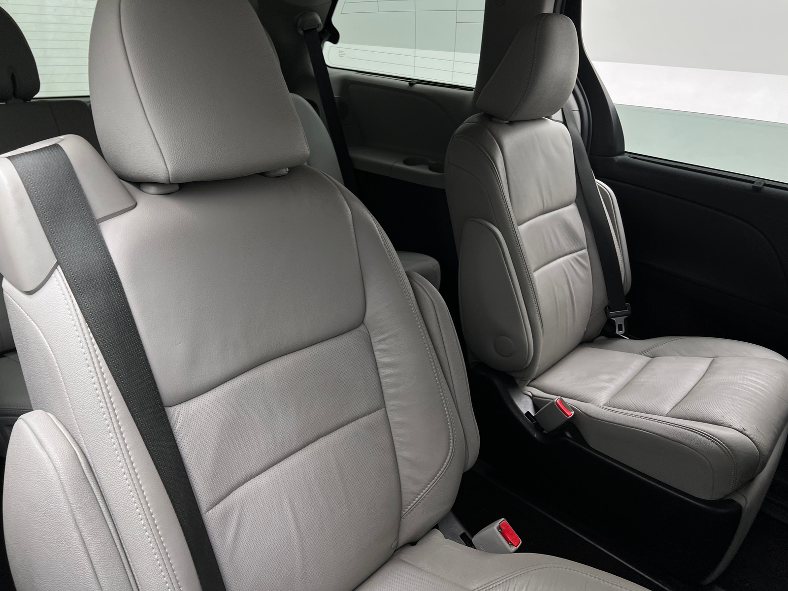 Thumbnail: 2016 Toyota Sienna - 5