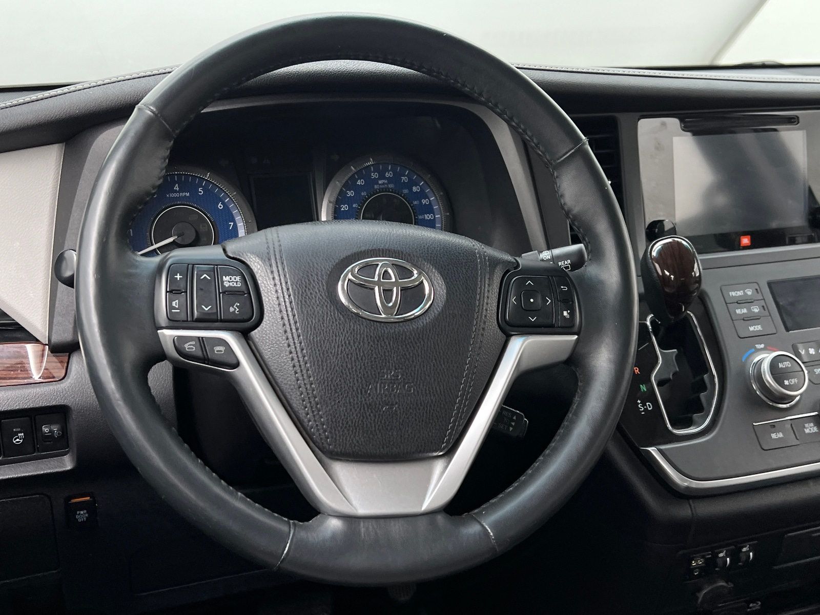 Thumbnail: 2016 Toyota Sienna - 4