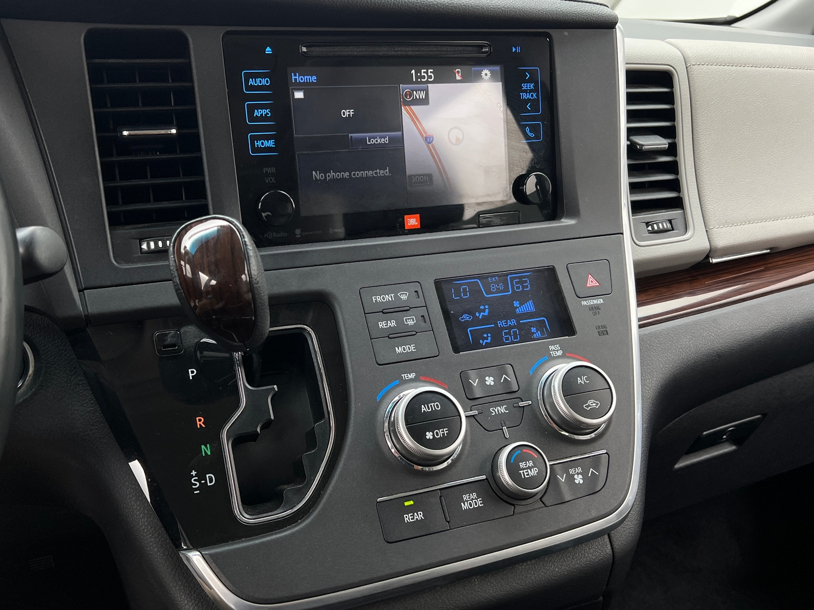 Thumbnail: 2016 Toyota Sienna - 3