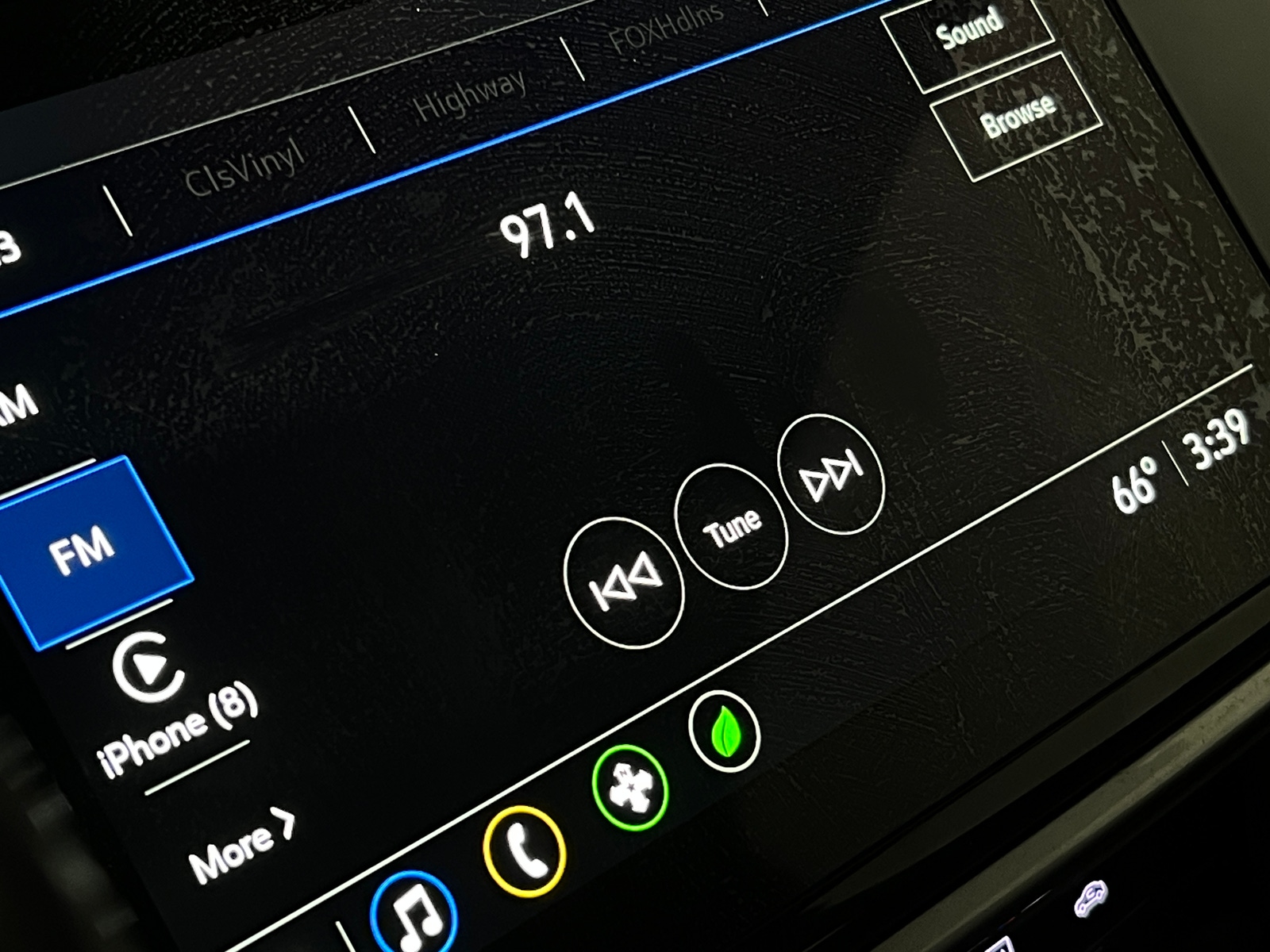 Thumbnail: 2023 Chevrolet Bolt EUV - 4