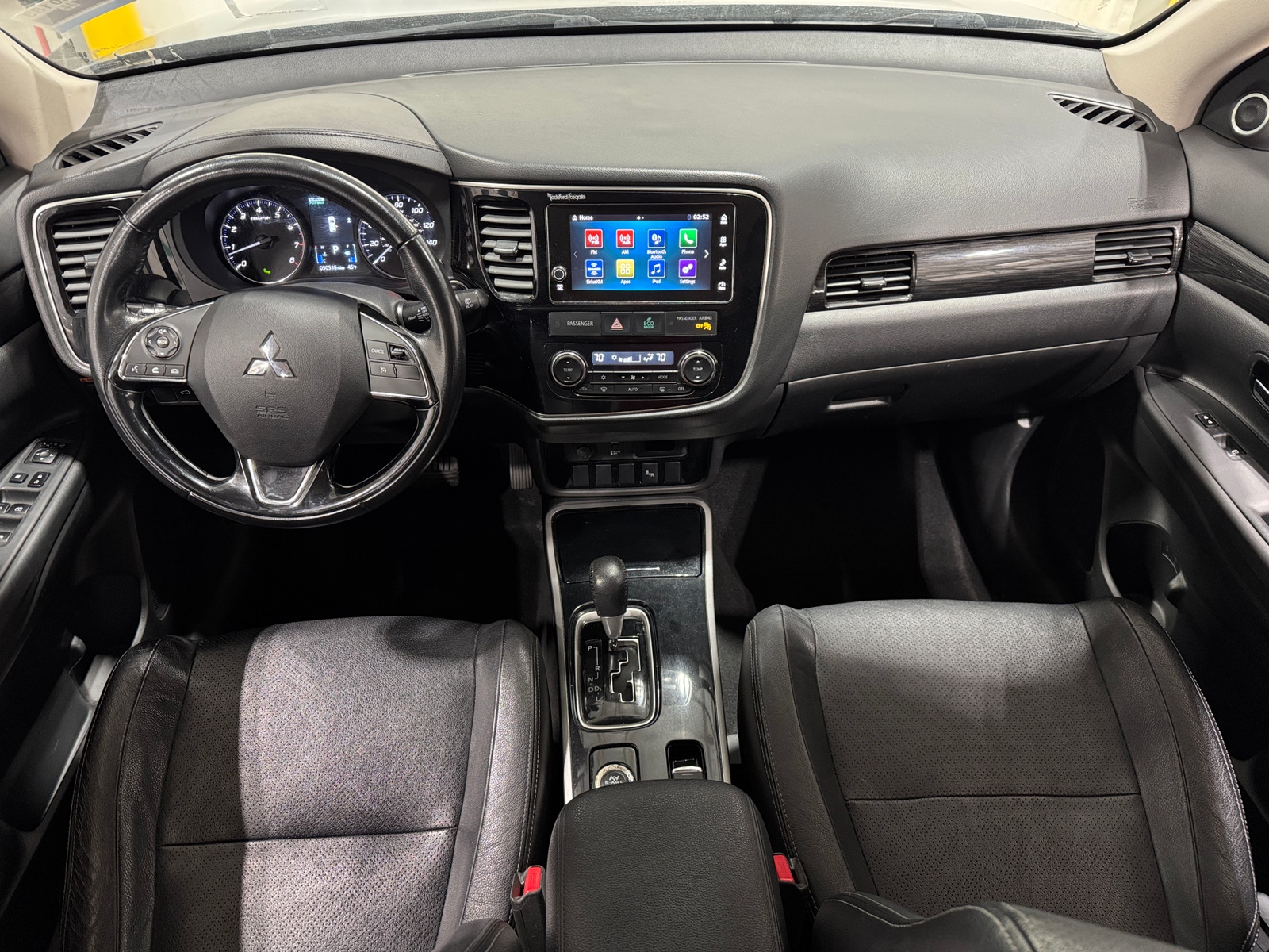 Thumbnail: 2017 Mitsubishi Outlander - 3