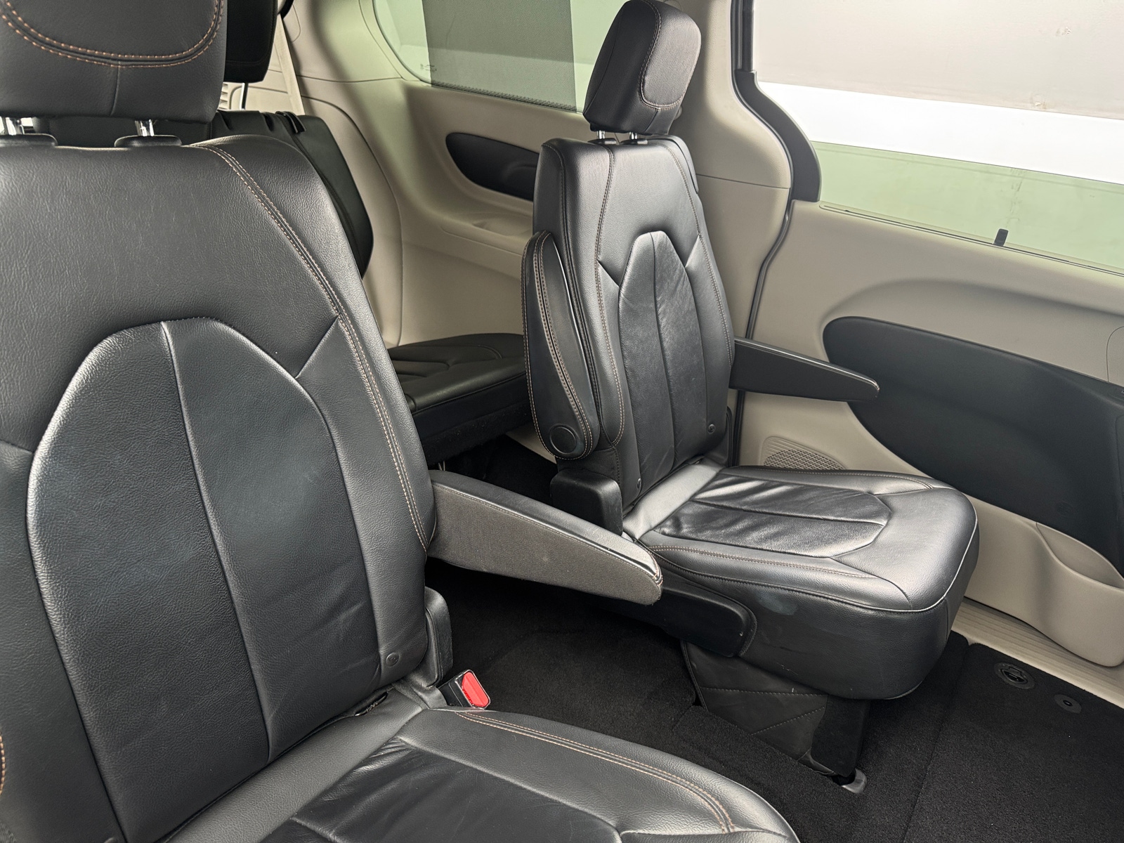 Thumbnail: 2017 Chrysler Pacifica - 5