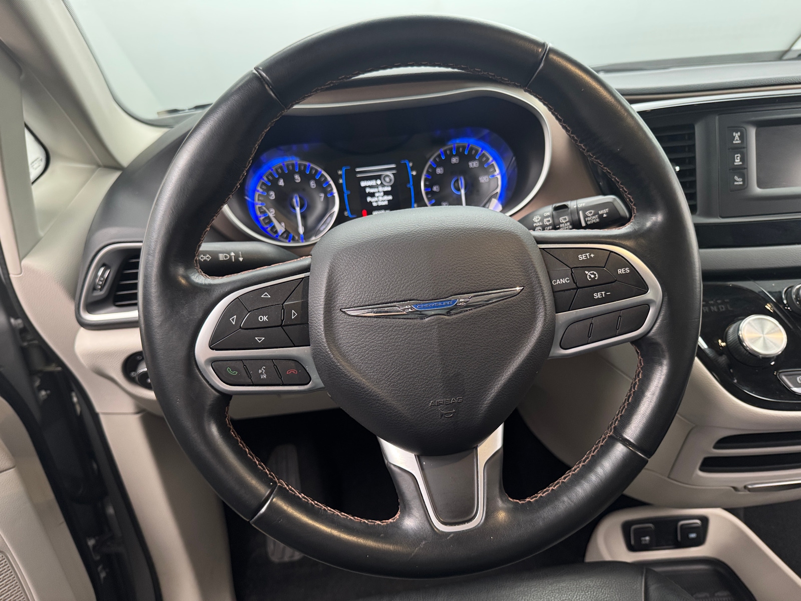 Thumbnail: 2017 Chrysler Pacifica - 4