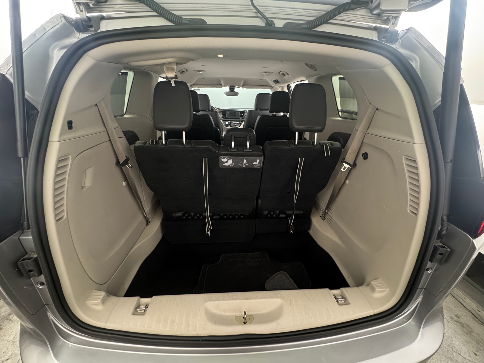 Thumbnail: 2017 Chrysler Pacifica - 6