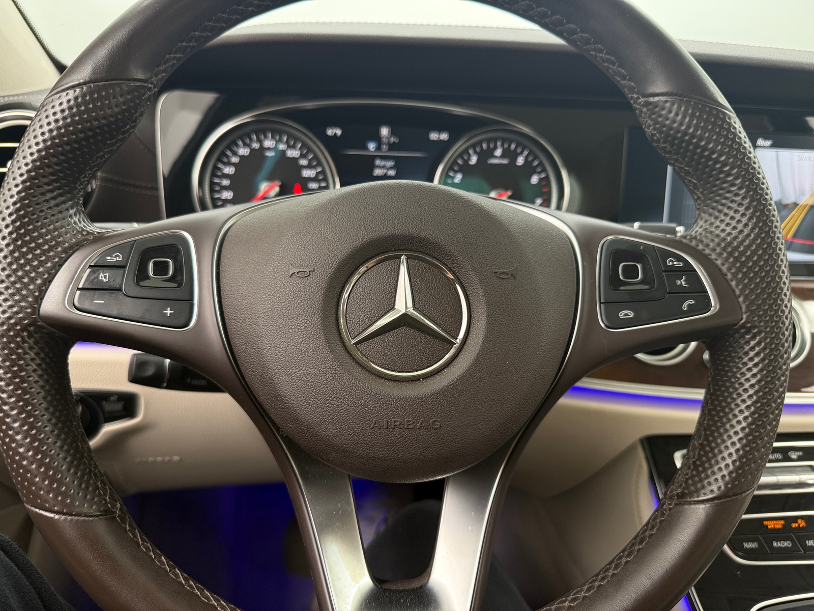 Thumbnail: 2017 Mercedes-Benz E-Class - 4