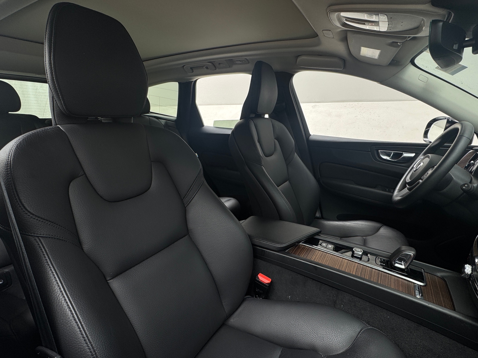 Thumbnail: 2022 Volvo XC60 - 2