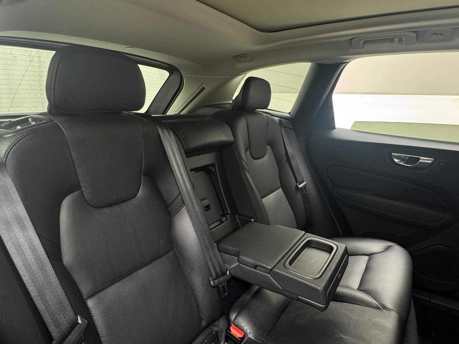 Thumbnail: 2022 Volvo XC60 - 6