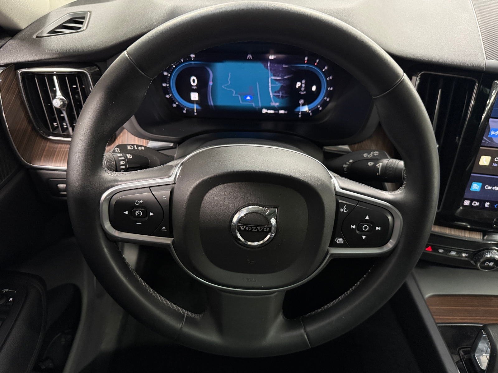 Thumbnail: 2022 Volvo XC60 - 5