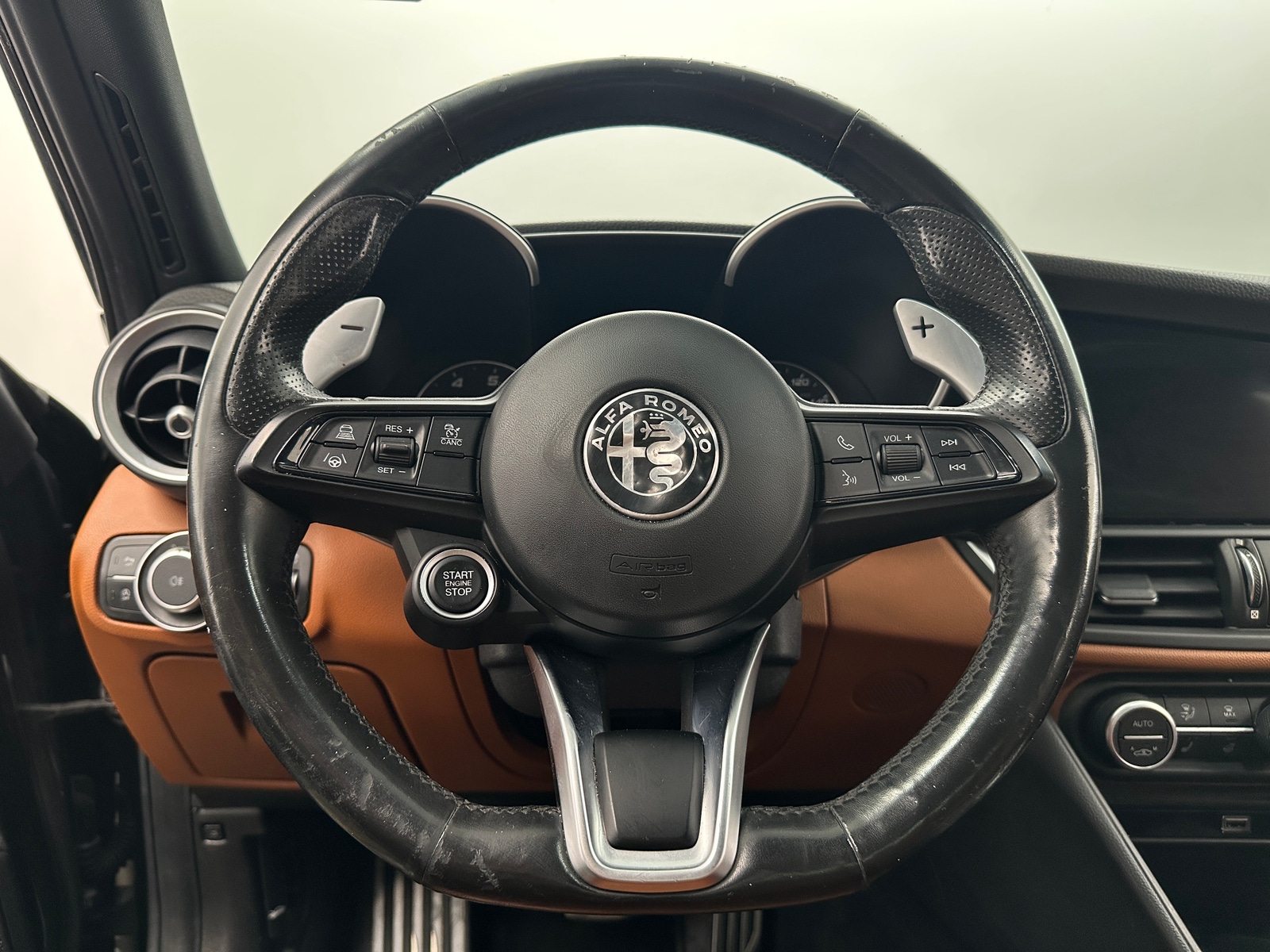 Thumbnail: 2021 Alfa Romeo Giulia - 4