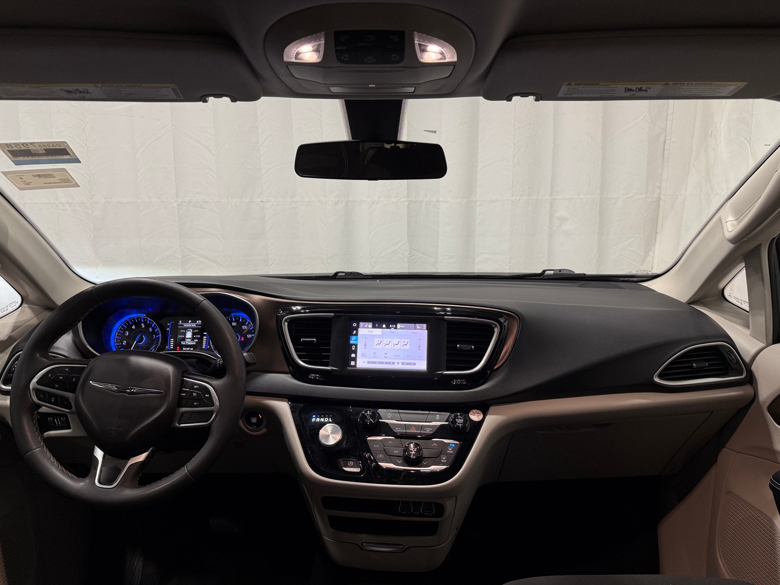 Thumbnail: 2022 Chrysler Voyager - 3