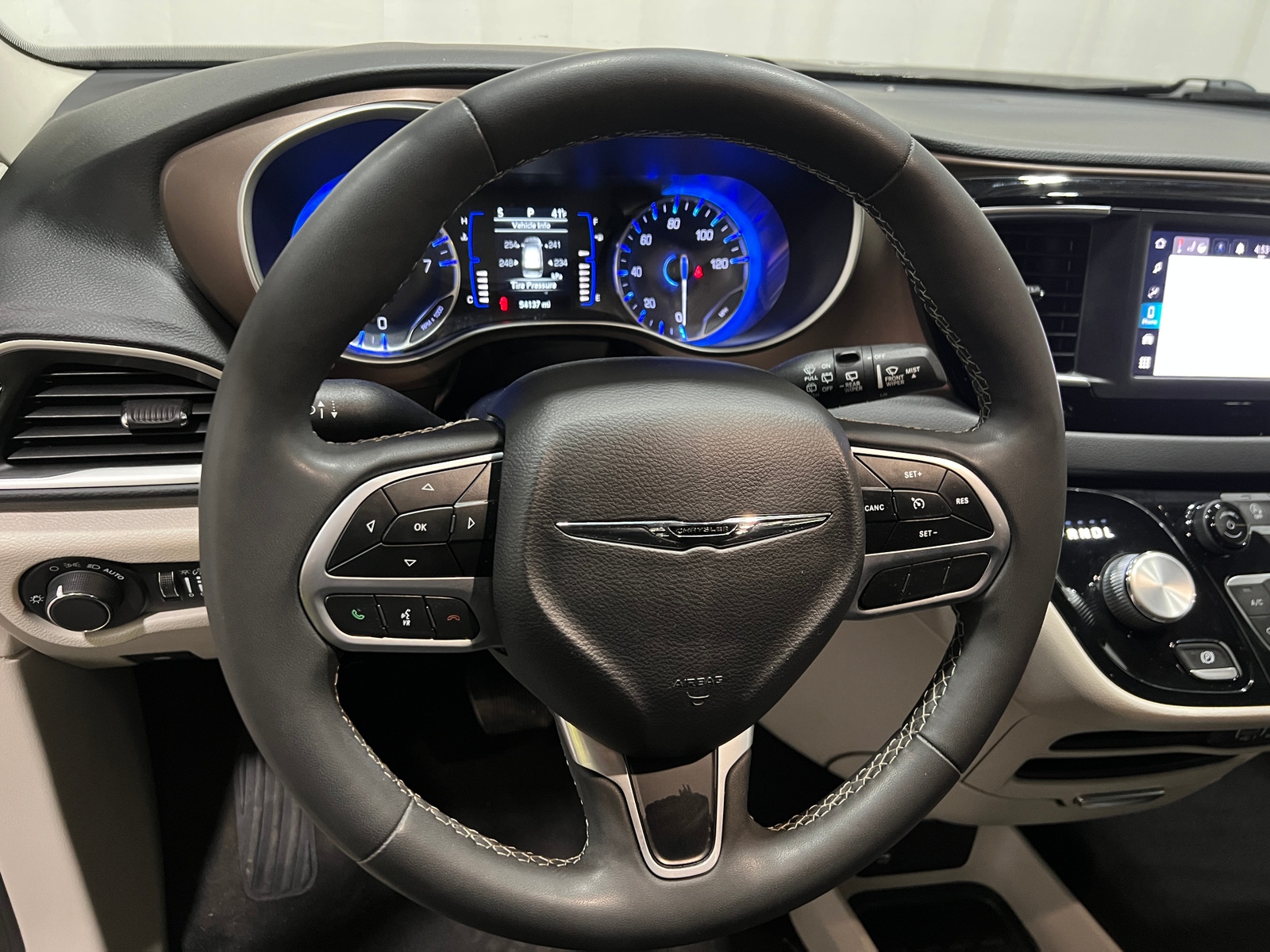 Thumbnail: 2022 Chrysler Voyager - 5