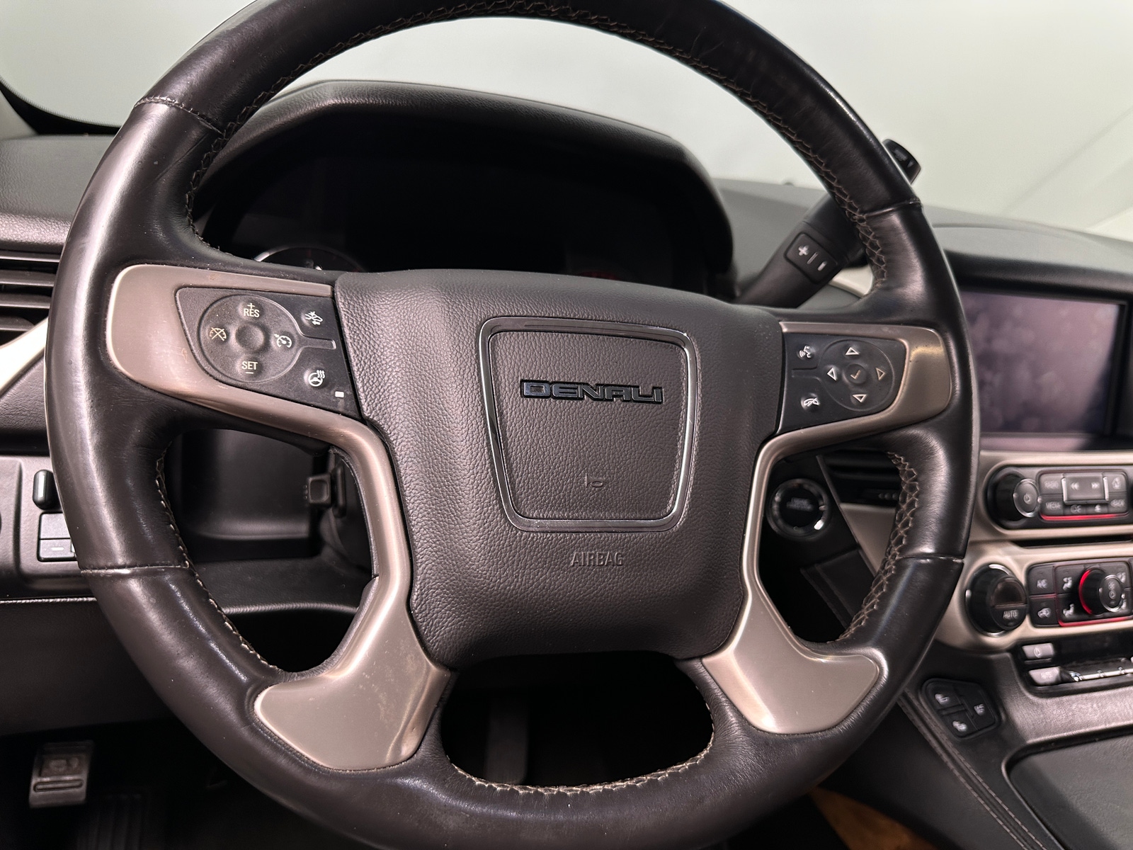 Thumbnail: 2015 GMC Yukon - 4