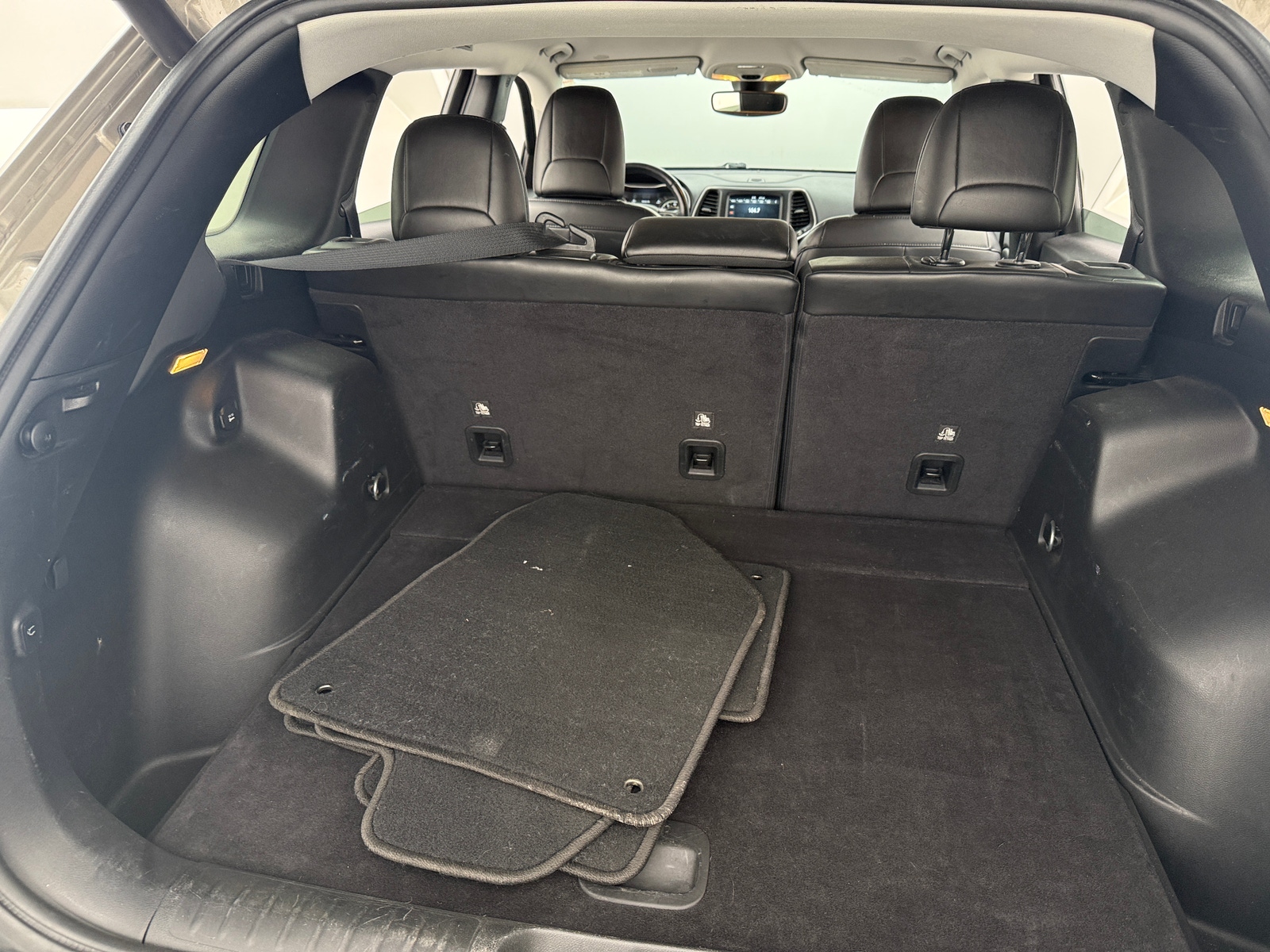 Thumbnail: 2021 Jeep Cherokee - 6