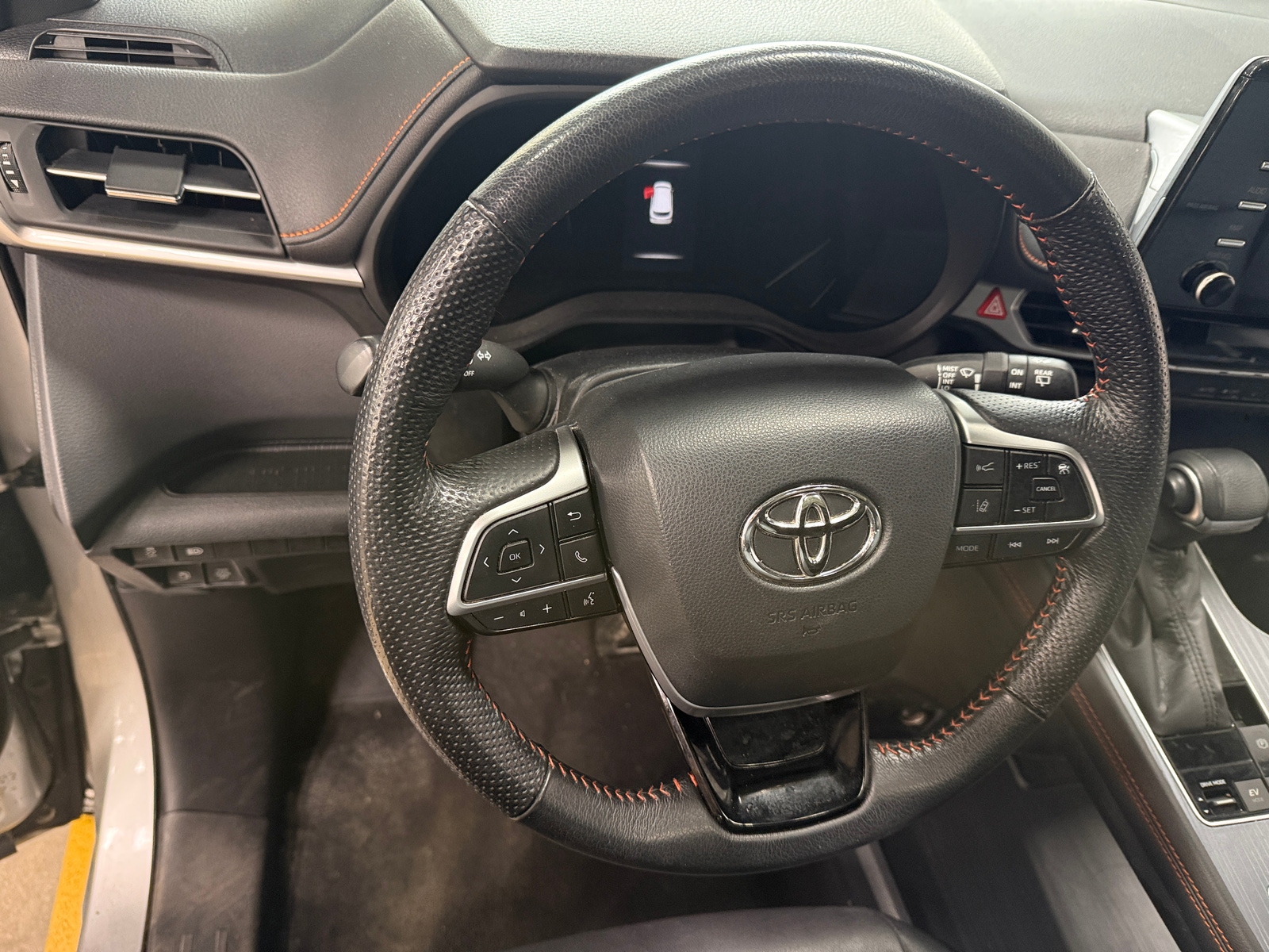 Thumbnail: 2023 Toyota Sienna - 4