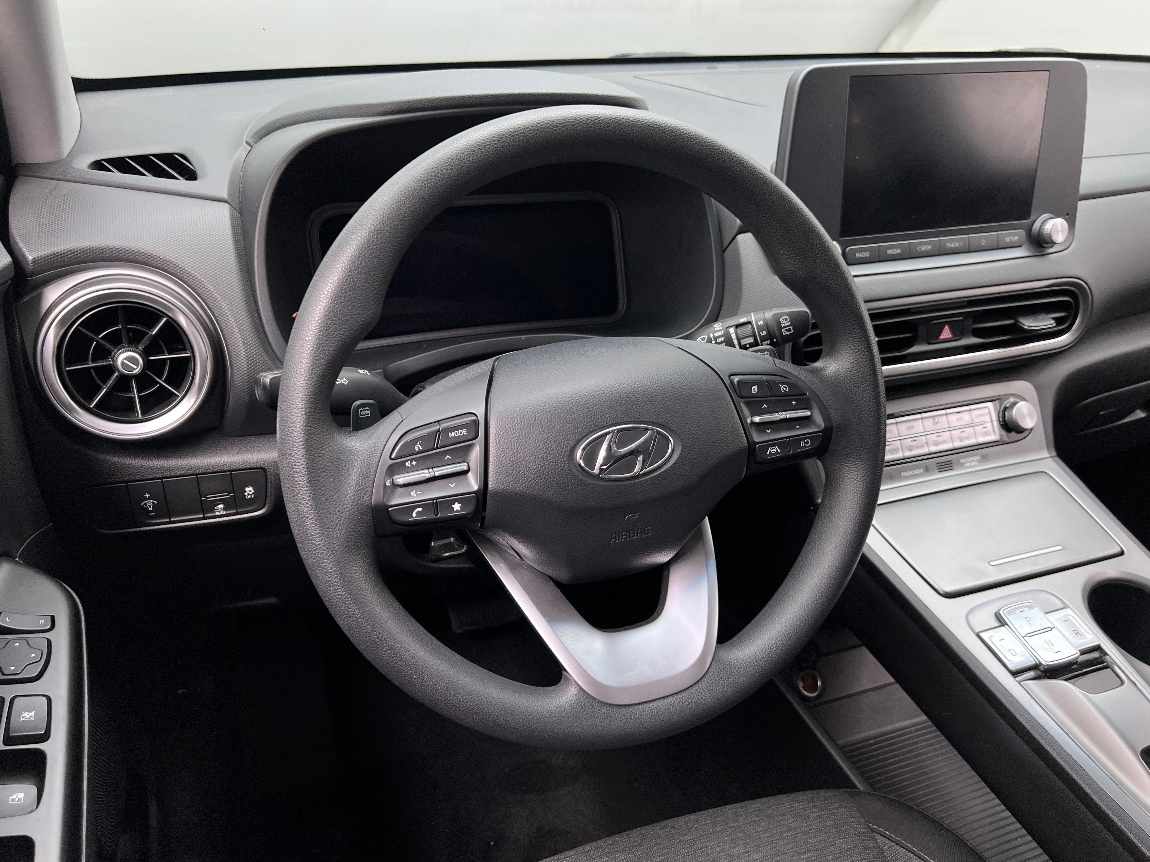 Used 2023 Hyundai Kona EV SE with VIN KM8K23AG3PU166687 for sale in Oak Creek, WI