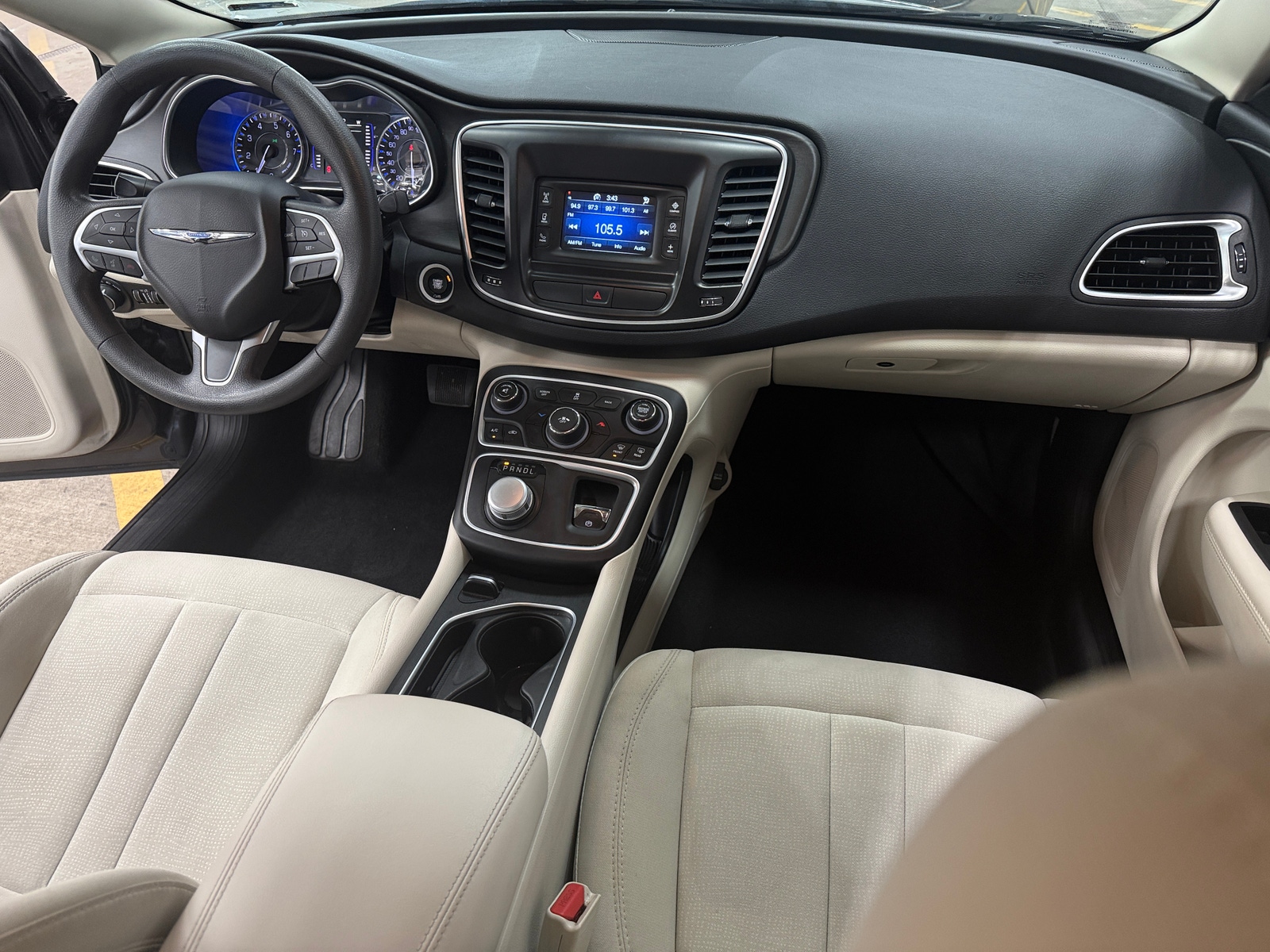 Thumbnail: 2016 Chrysler 200 - 3