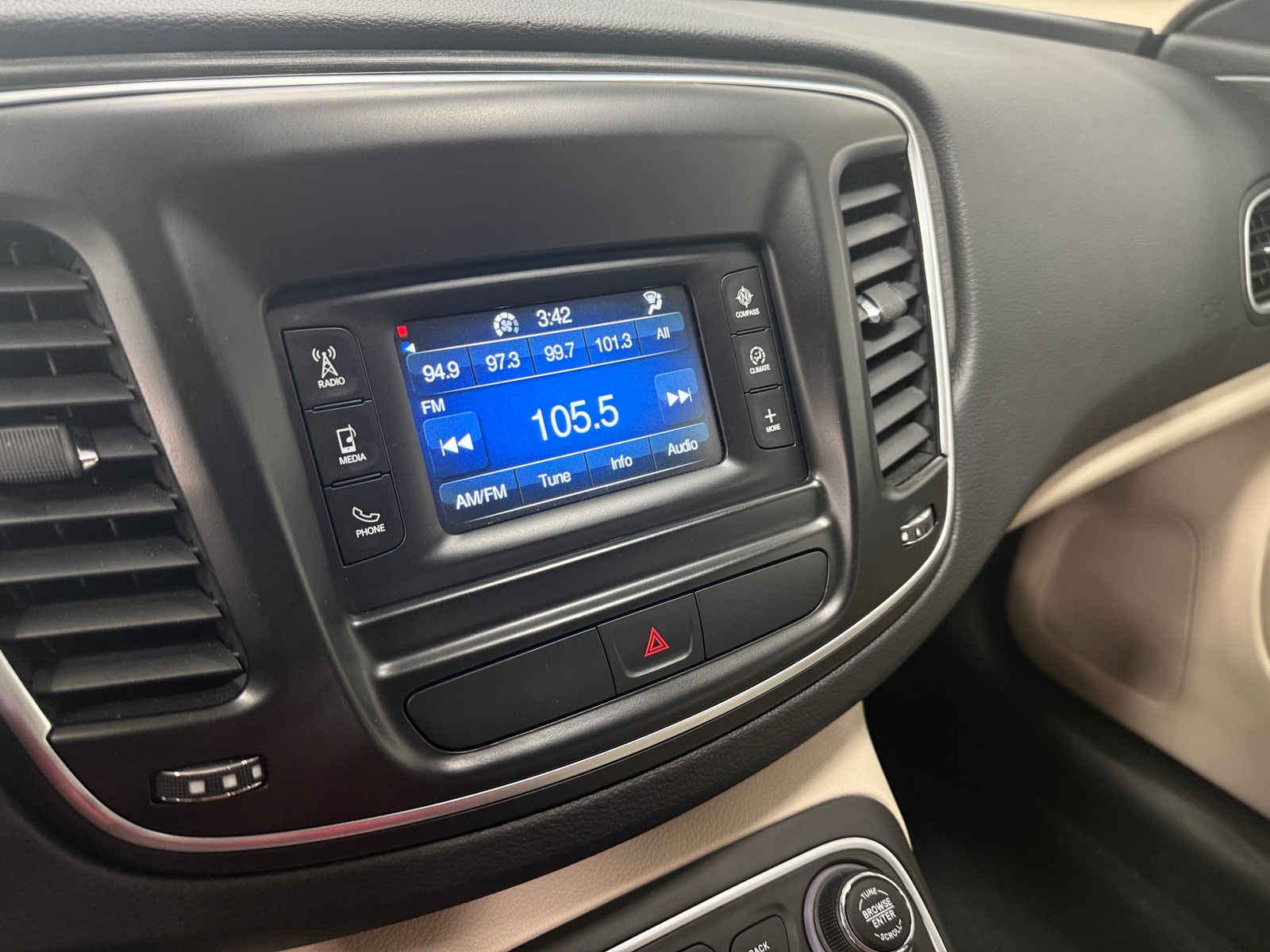 Thumbnail: 2016 Chrysler 200 - 4