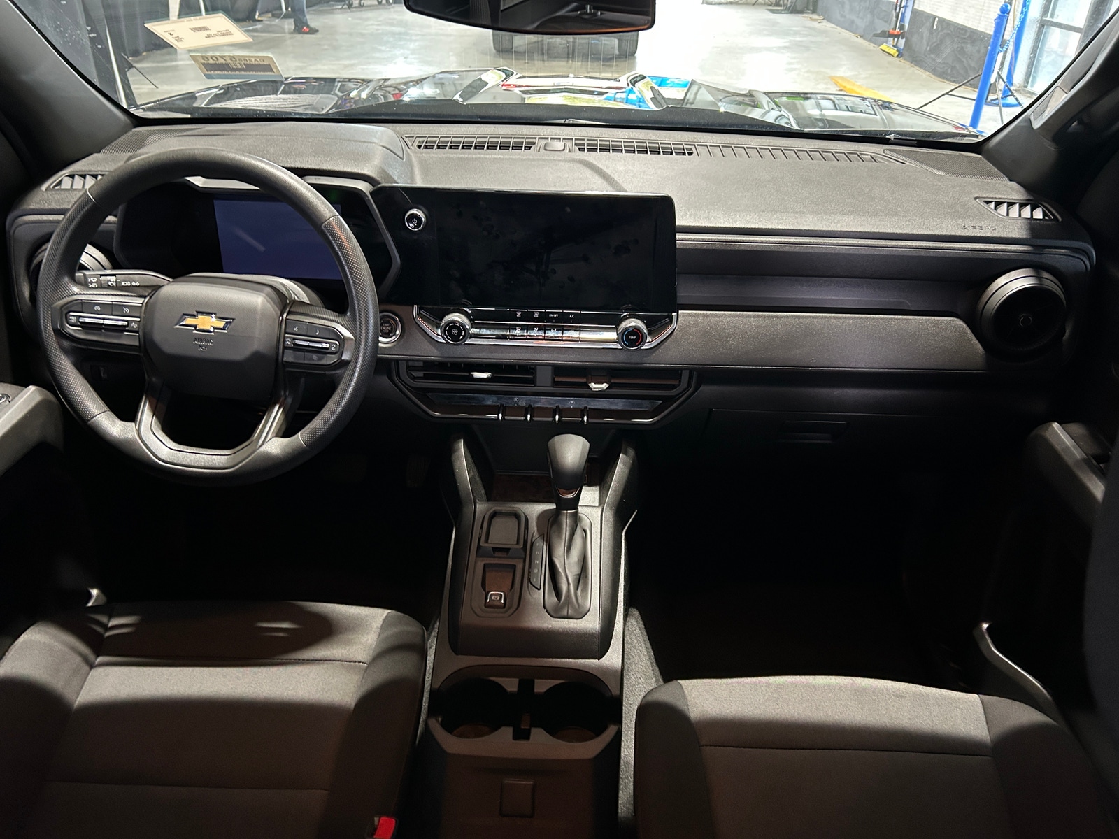 Thumbnail: 2023 Chevrolet Colorado - 3