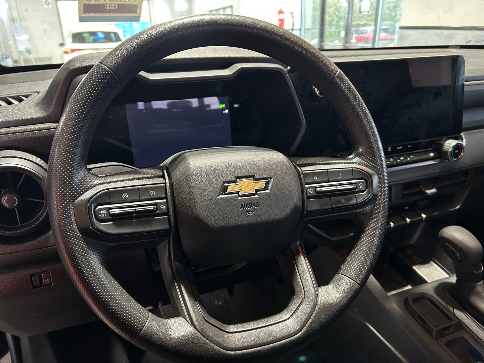 Thumbnail: 2023 Chevrolet Colorado - 5