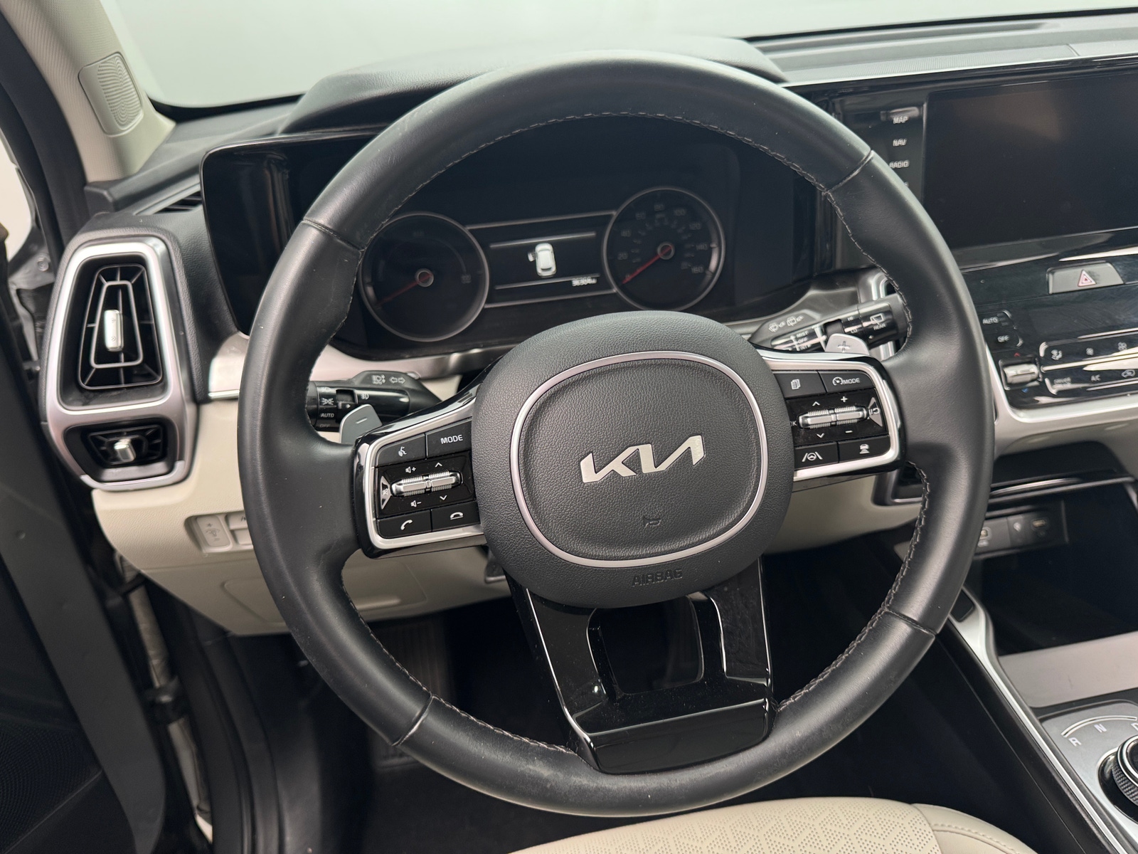 Thumbnail: 2023 Kia Sorento - 4