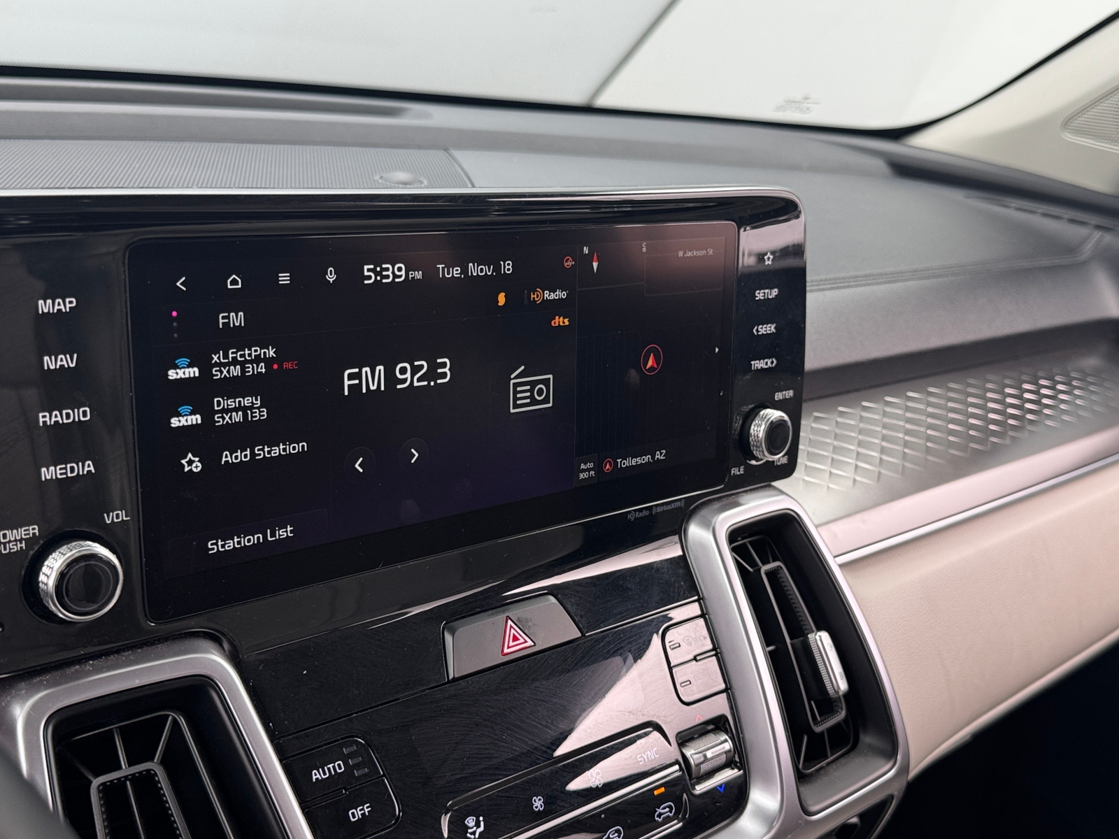 Thumbnail: 2023 Kia Sorento - 3