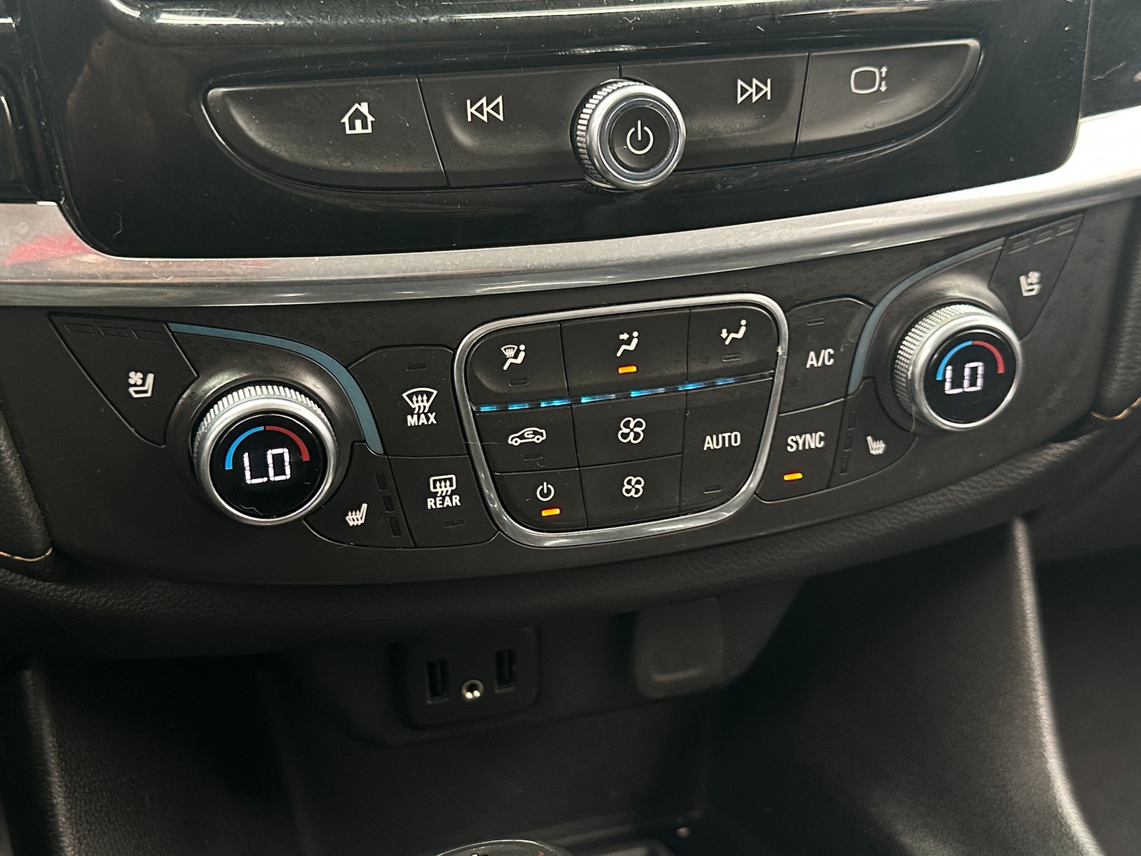 Thumbnail: 2019 Chevrolet Traverse - 3