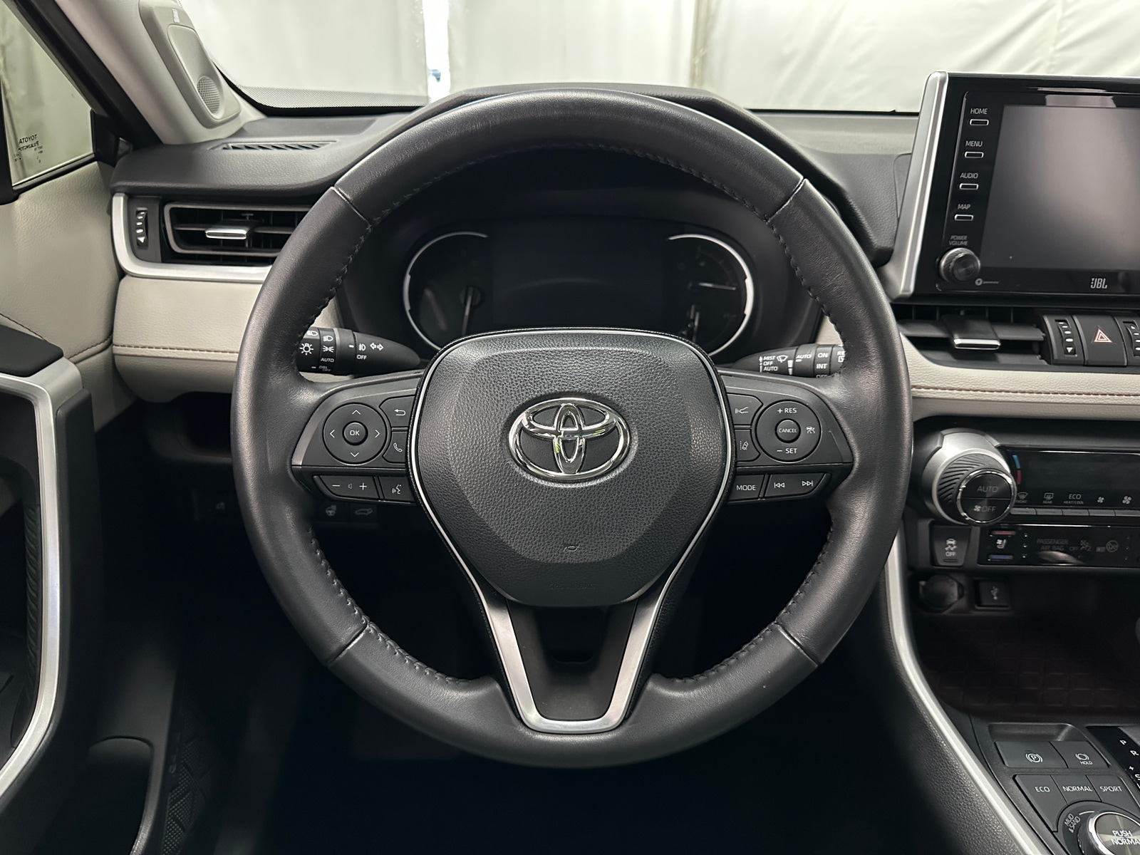 Thumbnail: 2020 Toyota RAV4 - 4