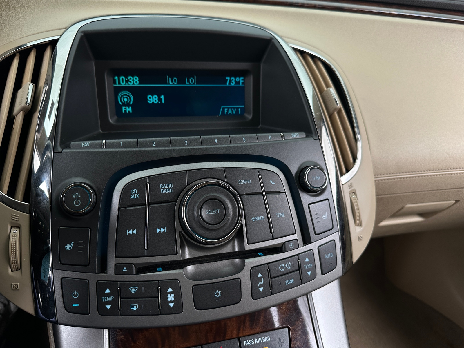 Thumbnail: 2010 Buick LaCrosse - 3