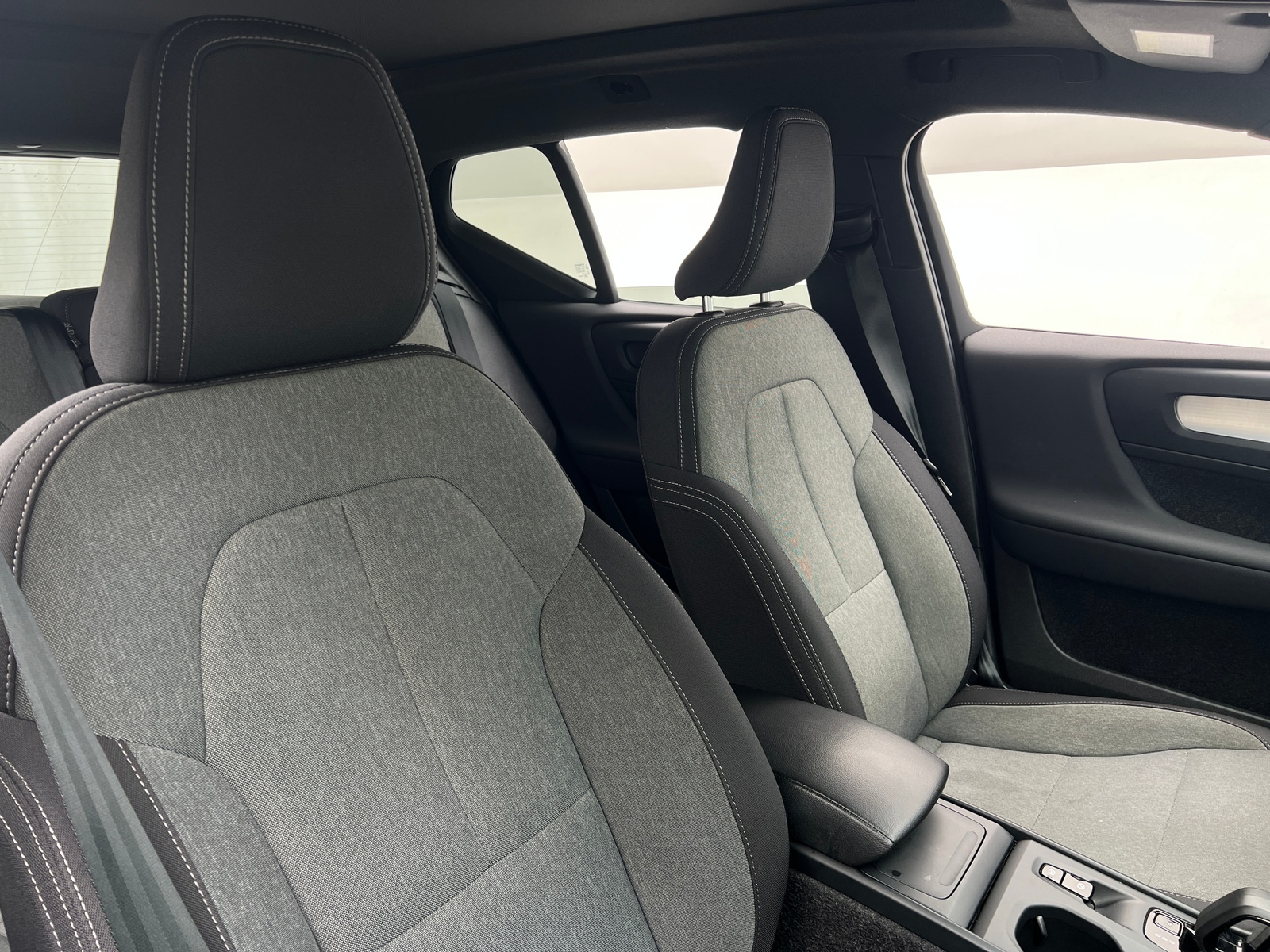 Thumbnail: 2024 Volvo XC40 - 2