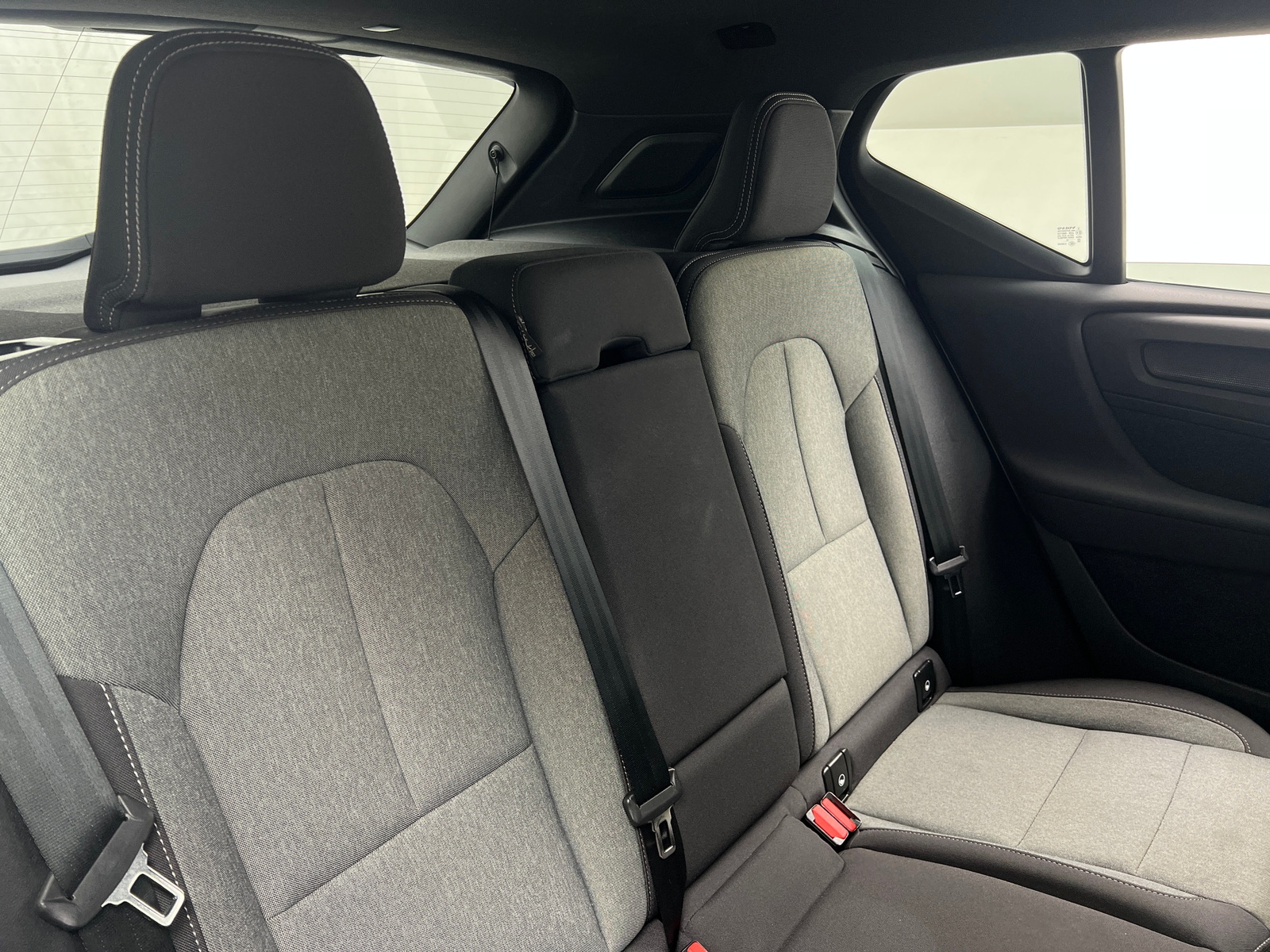 Thumbnail: 2024 Volvo XC40 - 6