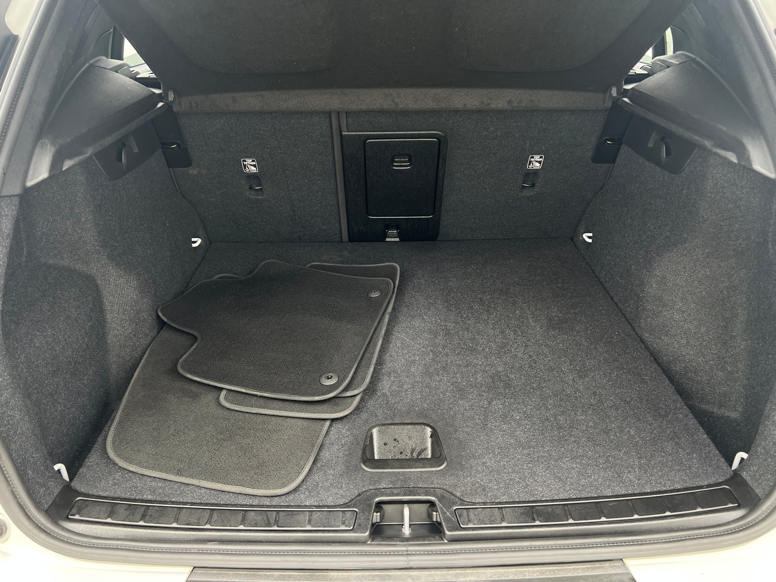 Thumbnail: 2024 Volvo XC40 - 7