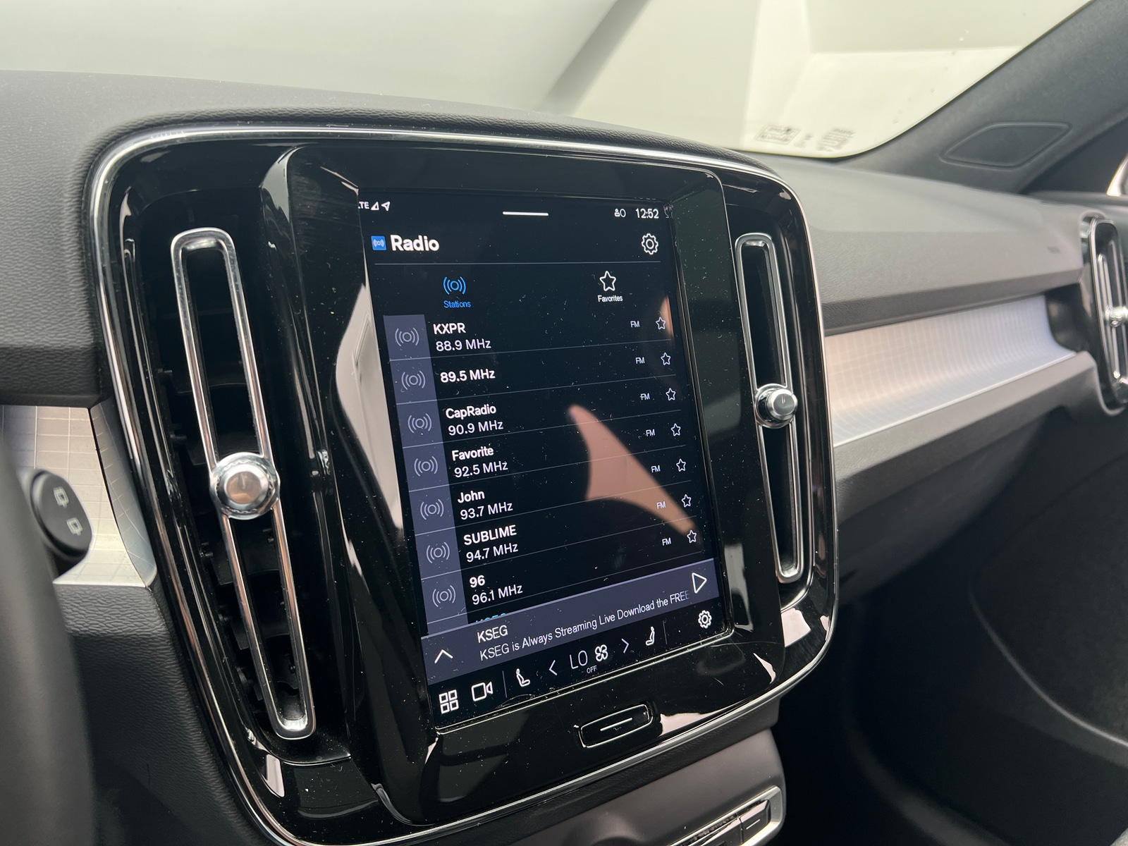 Thumbnail: 2024 Volvo XC40 - 4