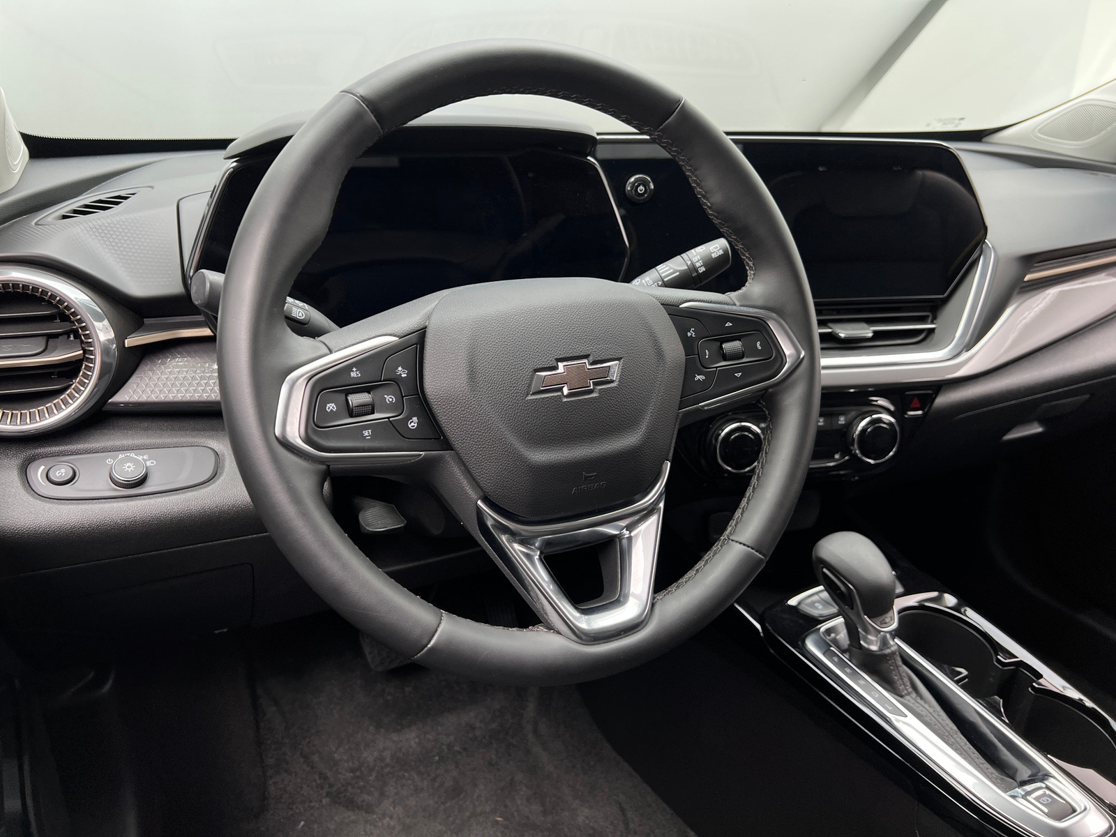 Thumbnail: 2025 Chevrolet Trax - 4