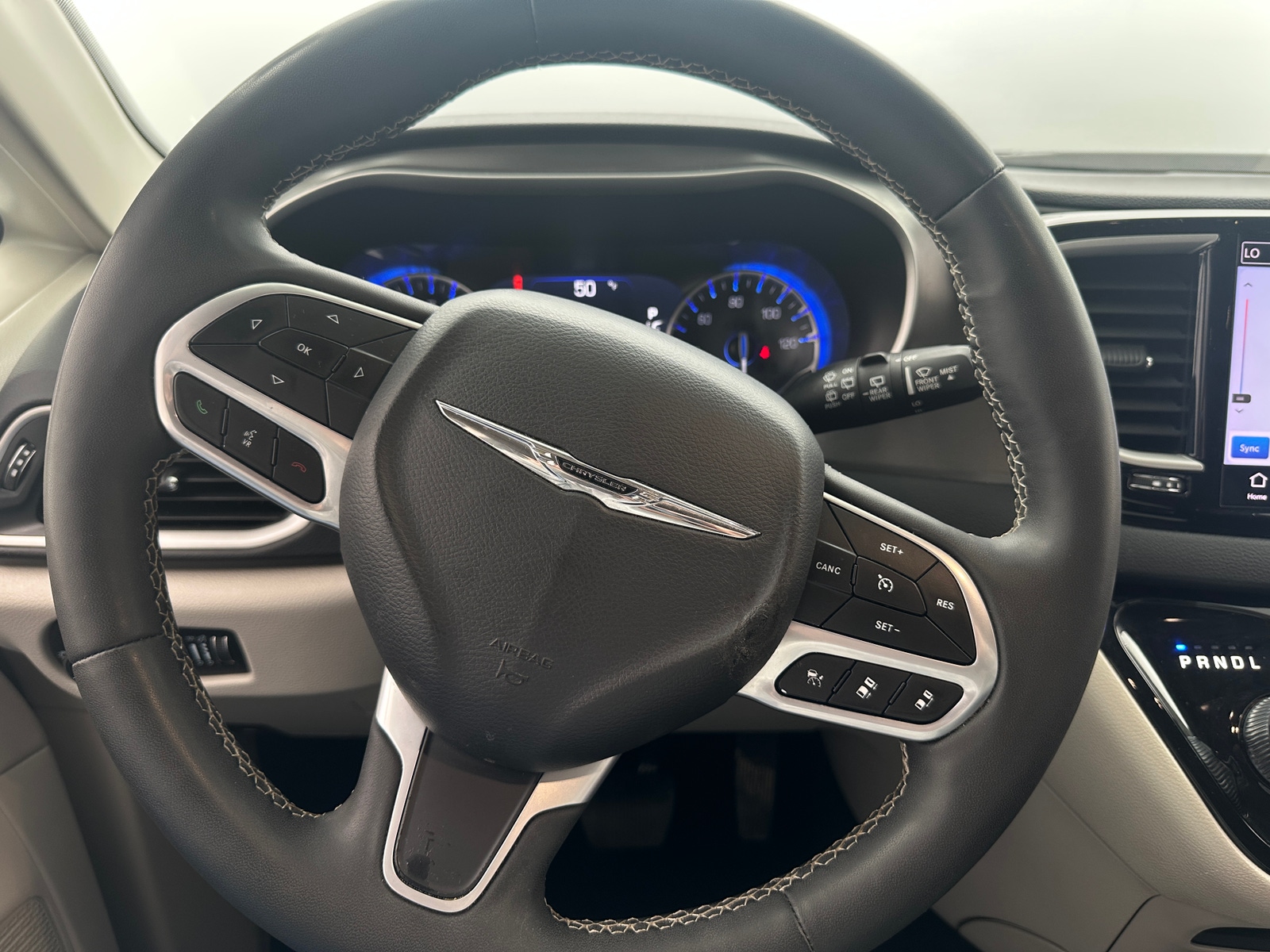 Thumbnail: 2023 Chrysler Pacifica - 4