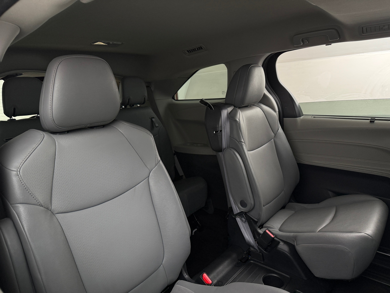 Thumbnail: 2023 Toyota Sienna - 5