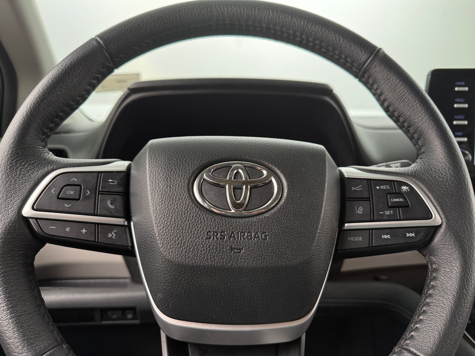 Thumbnail: 2023 Toyota Sienna - 4