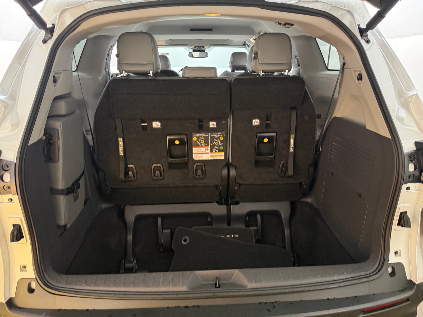 Thumbnail: 2023 Toyota Sienna - 6