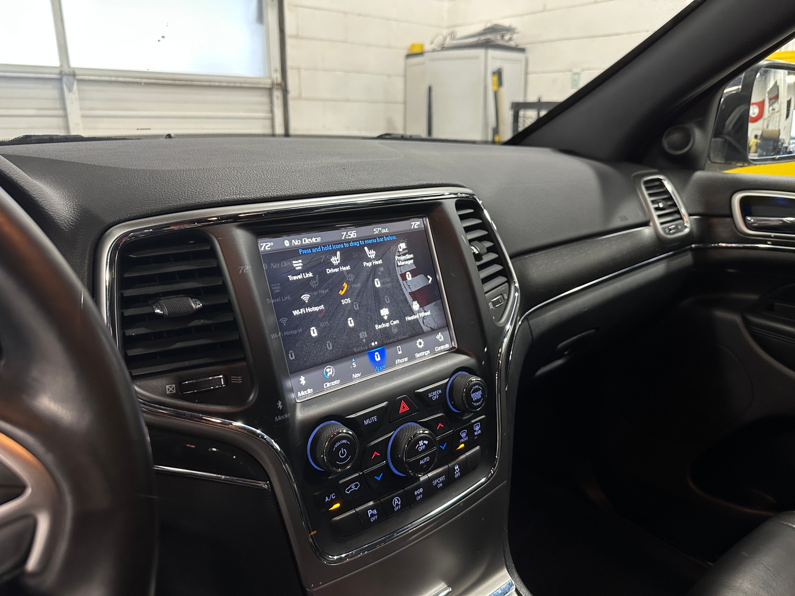 Thumbnail: 2018 Jeep Grand Cherokee - 3