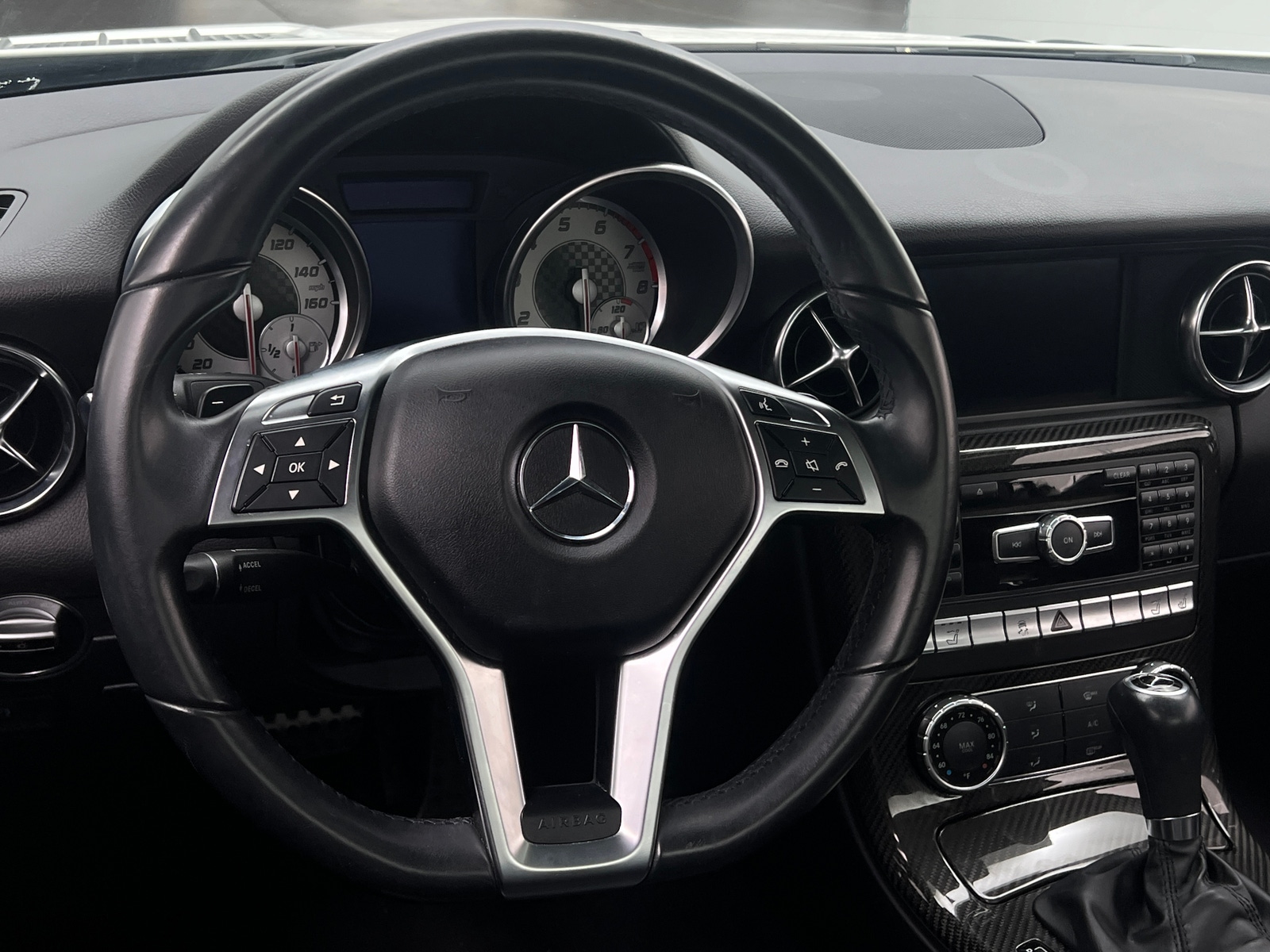 Thumbnail: 2015 Mercedes-Benz SLK - 4