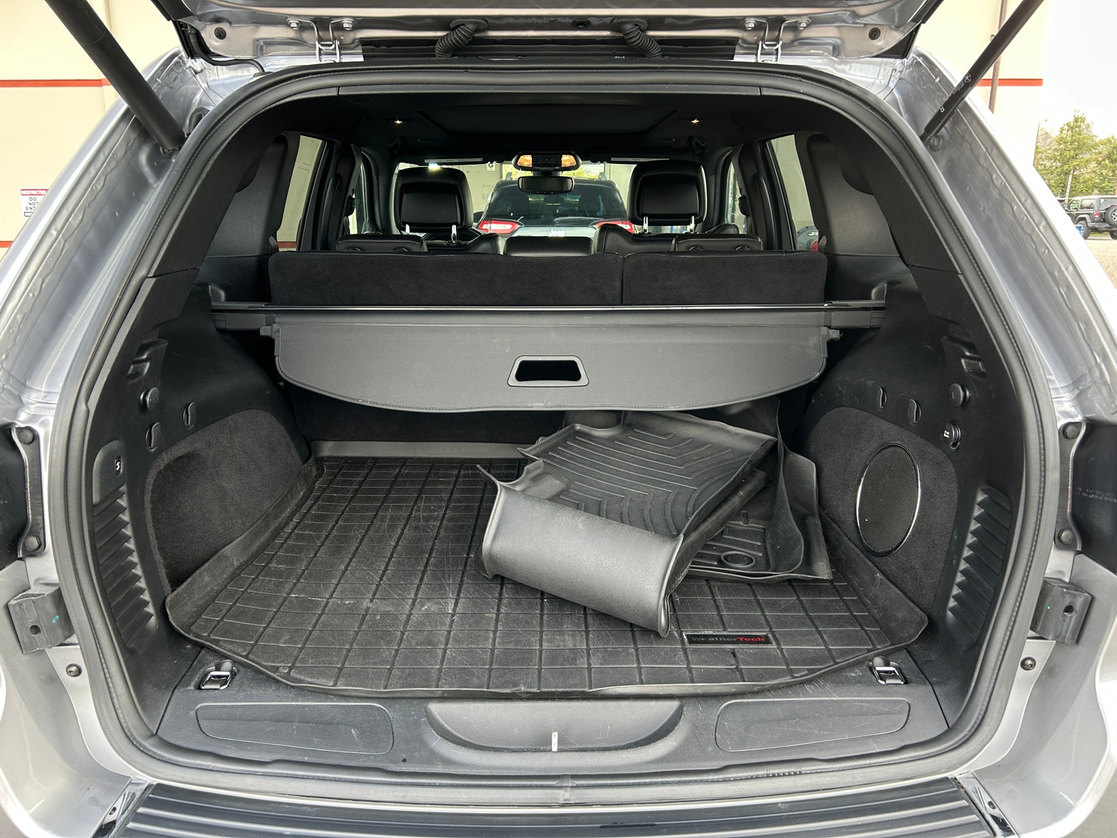 Thumbnail: 2020 Jeep Grand Cherokee - 6