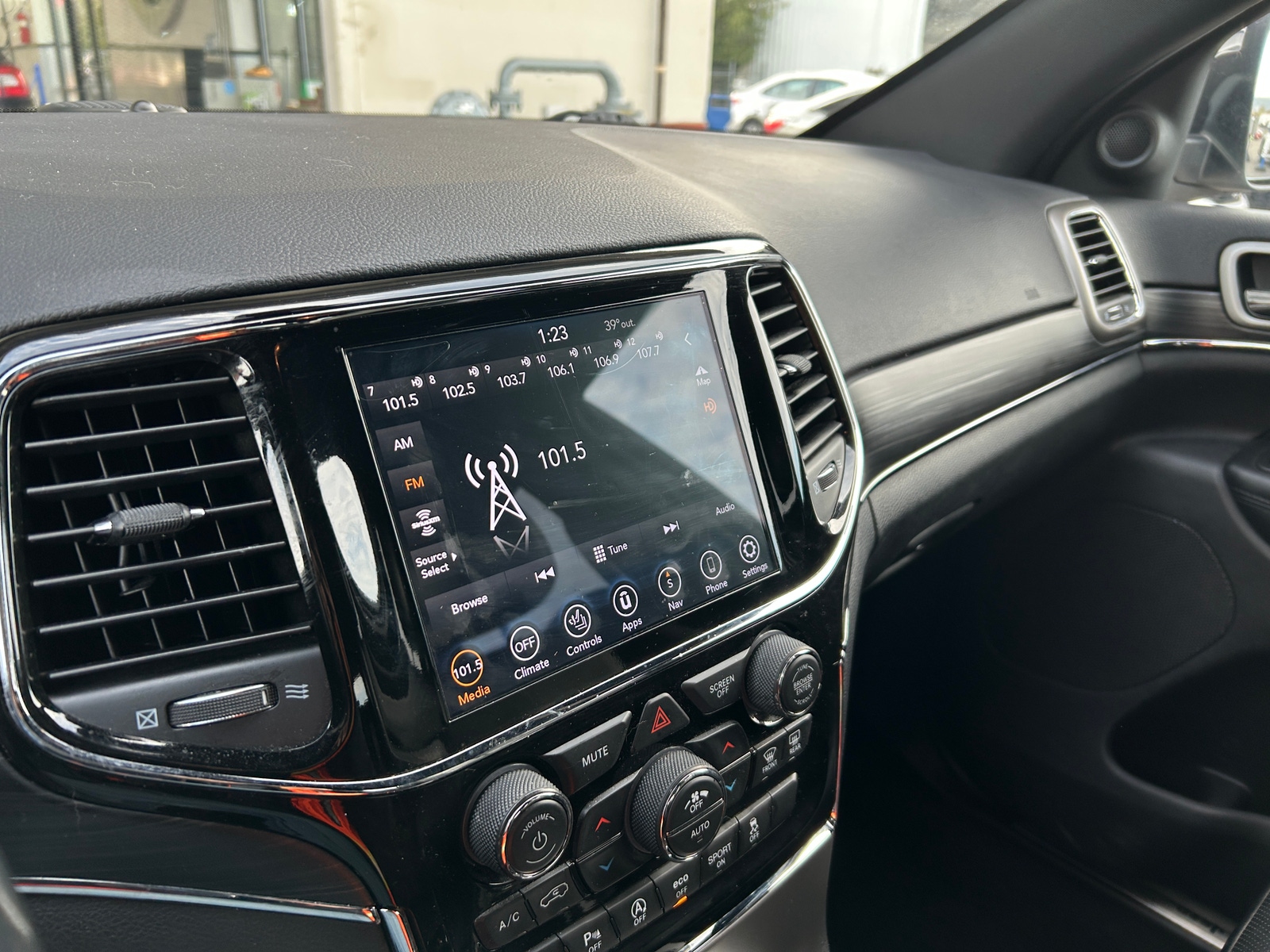 Thumbnail: 2020 Jeep Grand Cherokee - 3